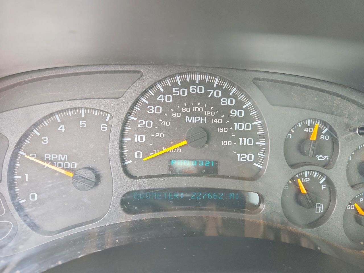 2004 Chevrolet Silverado C1500 Red vin: 1GCEC14X94Z238165