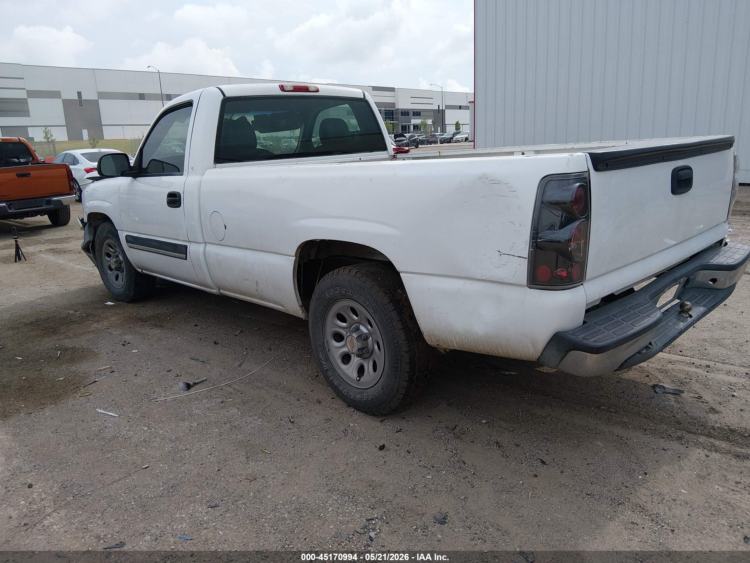 2005 Chevrolet Silverado 1500   White vin: 1GCEC14X95Z104466