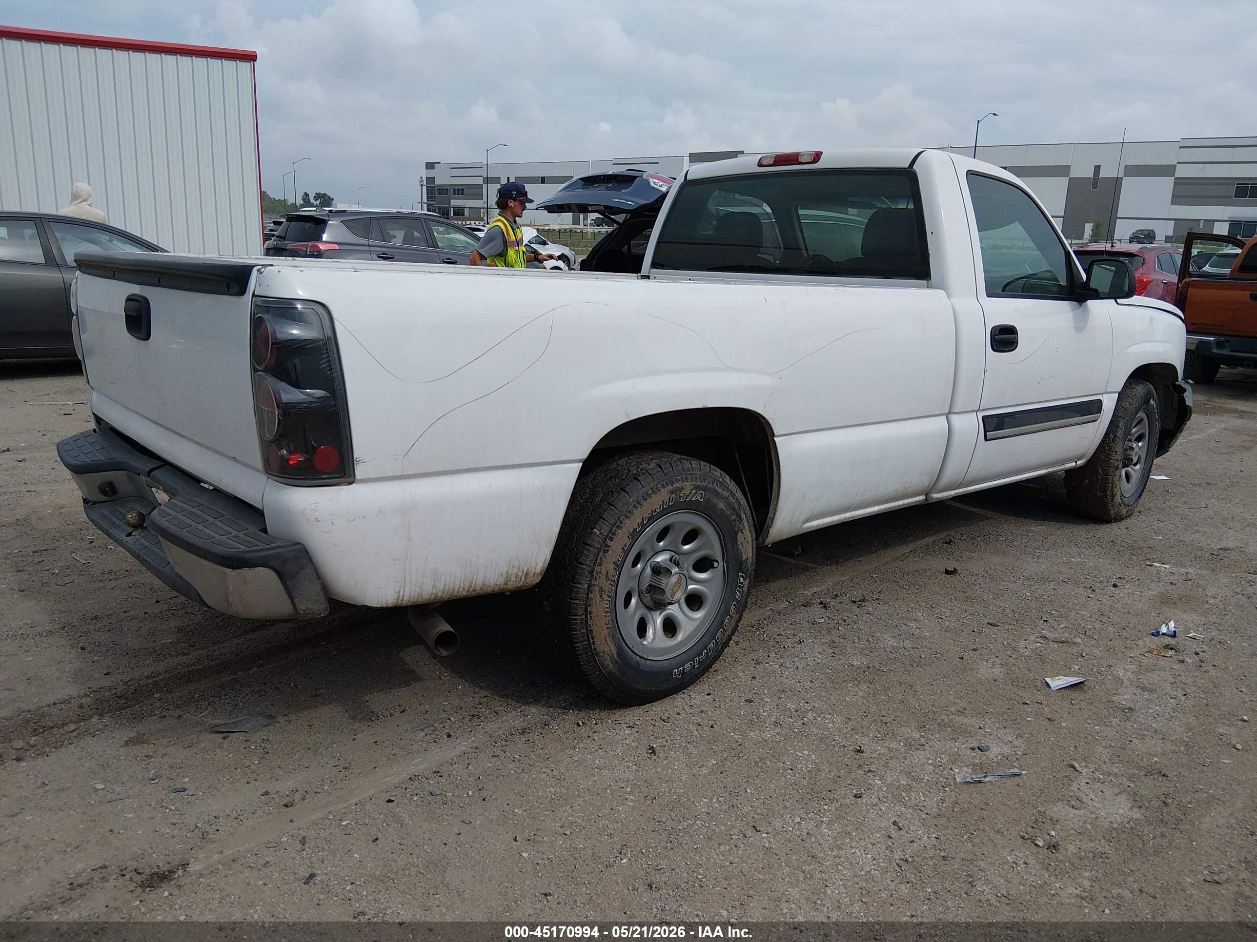 2005 Chevrolet Silverado 1500   White vin: 1GCEC14X95Z104466