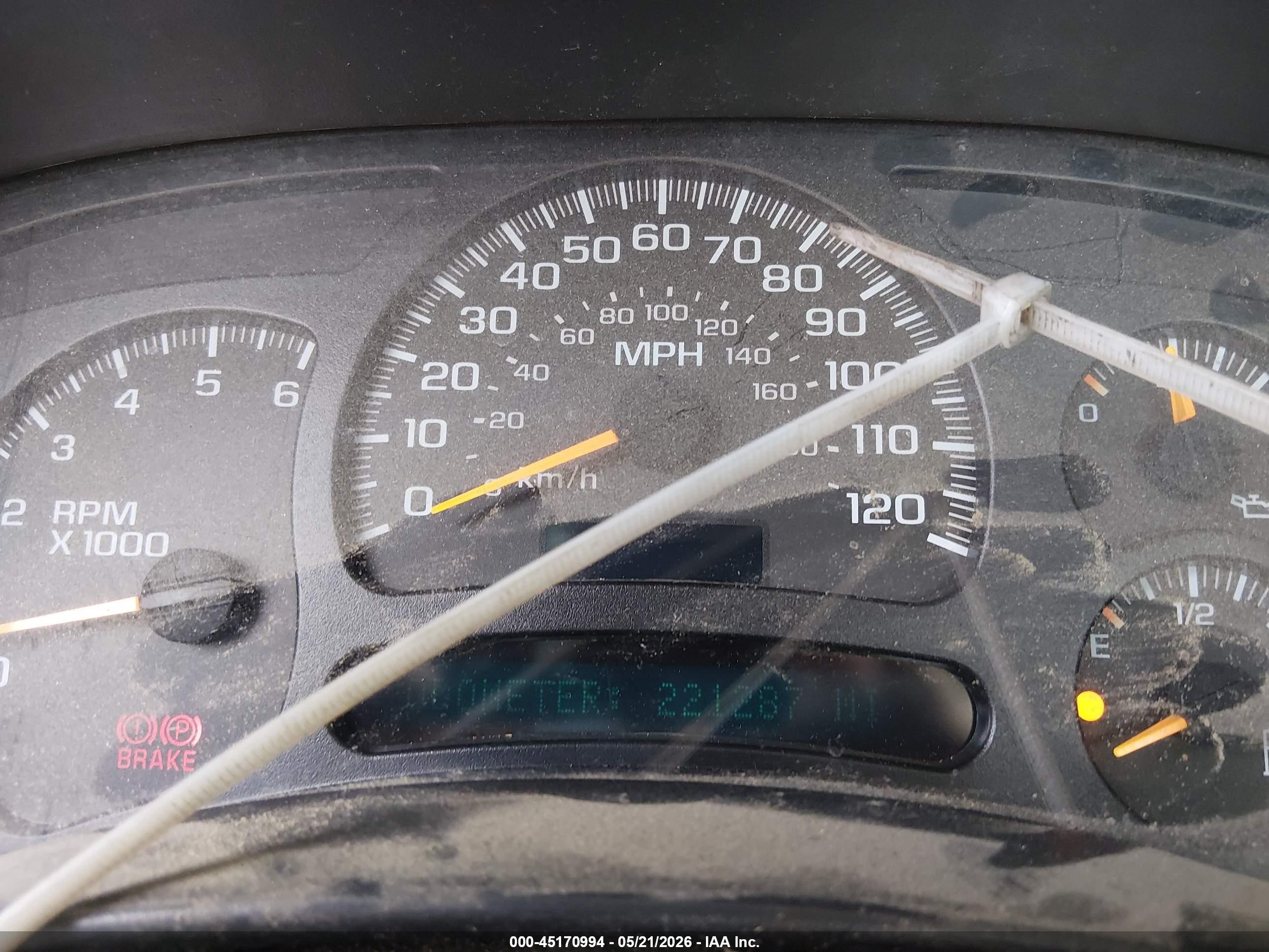 2005 Chevrolet Silverado 1500   White vin: 1GCEC14X95Z104466