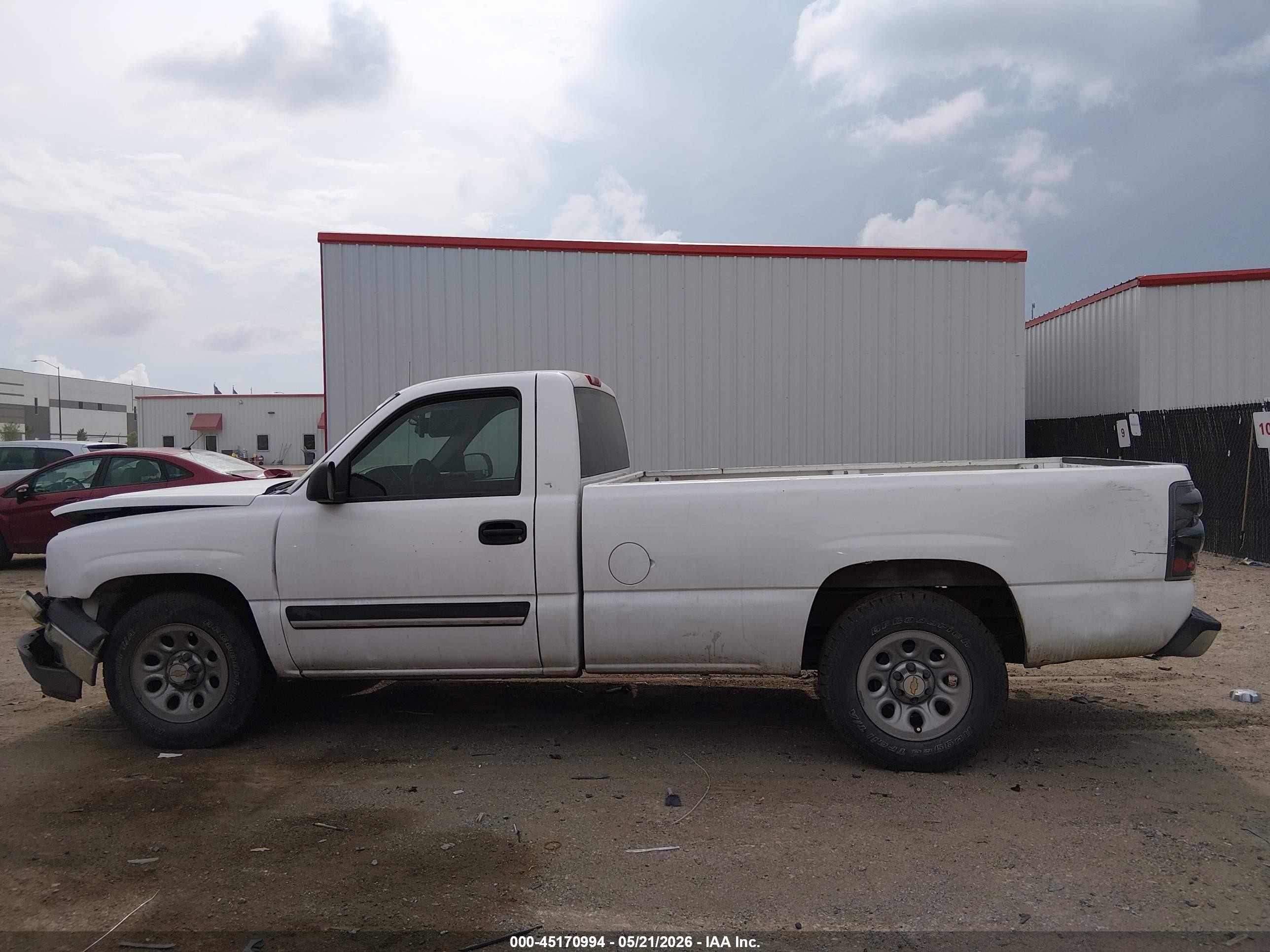 2005 Chevrolet Silverado 1500   White vin: 1GCEC14X95Z104466