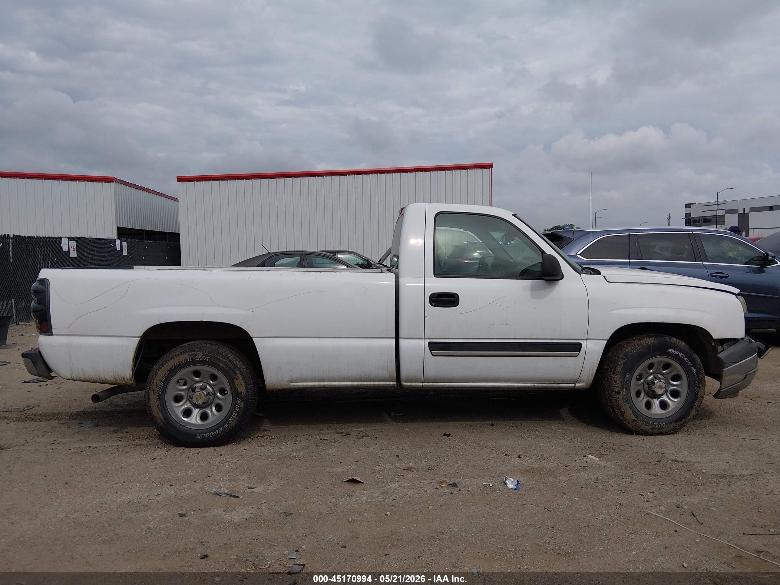 2005 Chevrolet Silverado 1500   White vin: 1GCEC14X95Z104466