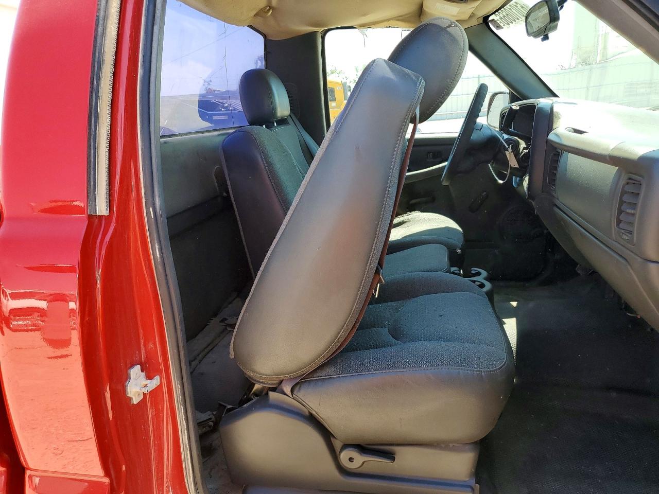 2005 Chevrolet Silverado C1500 Red vin: 1GCEC14X95Z113295