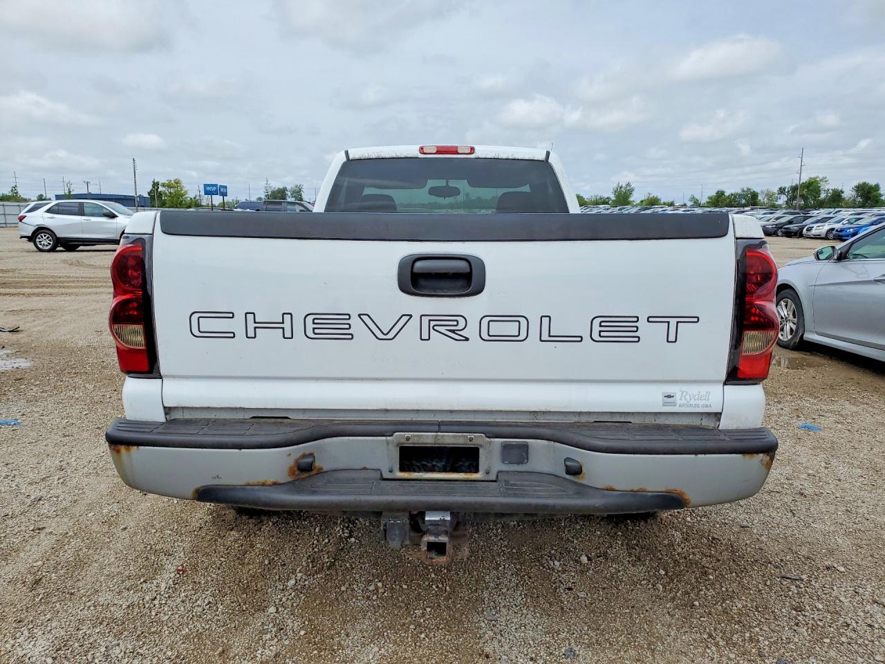 2005 Chevrolet Silverado C1500 White vin: 1GCEC14X95Z209587