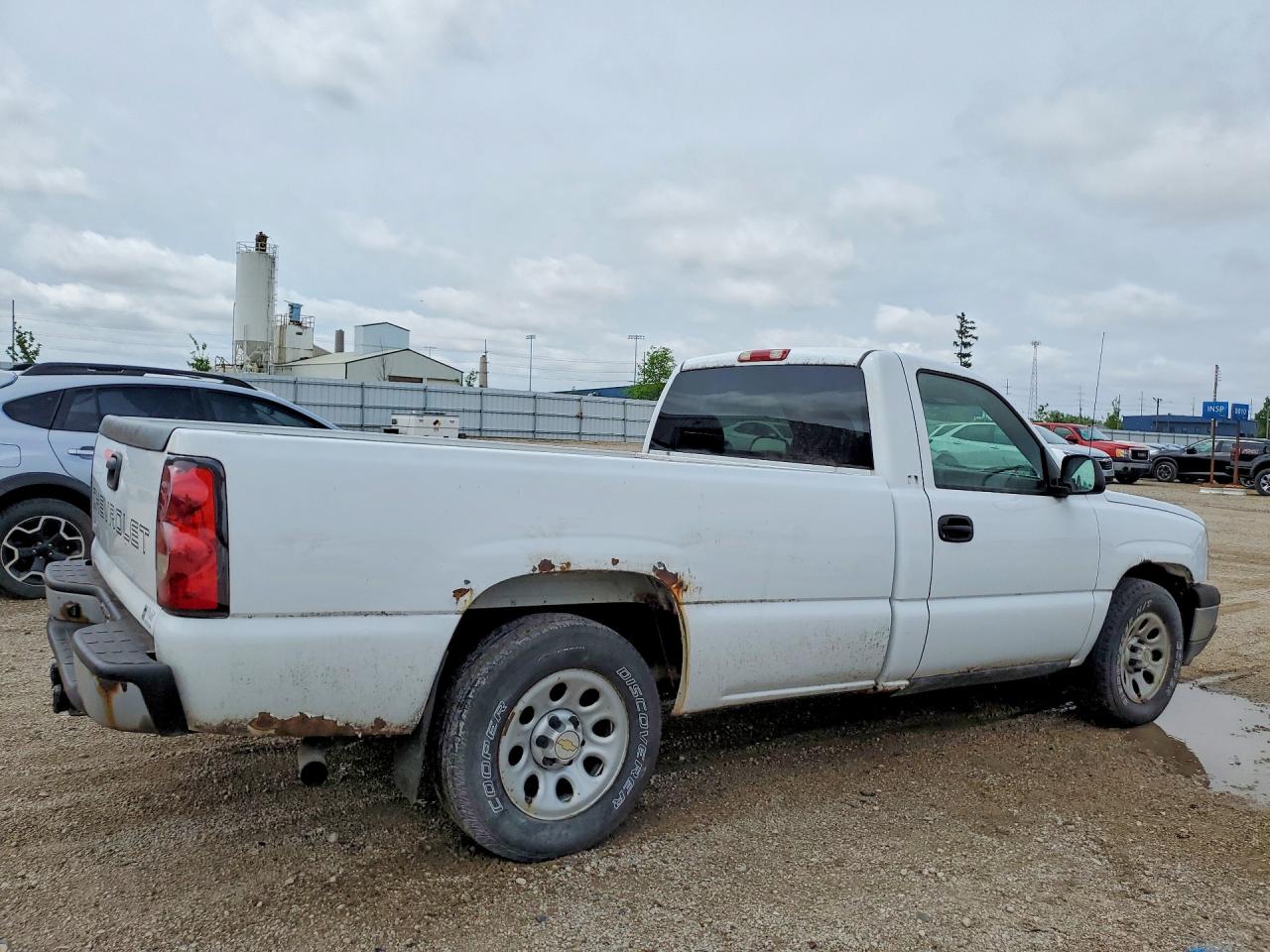 2005 Chevrolet Silverado C1500 White vin: 1GCEC14X95Z209587