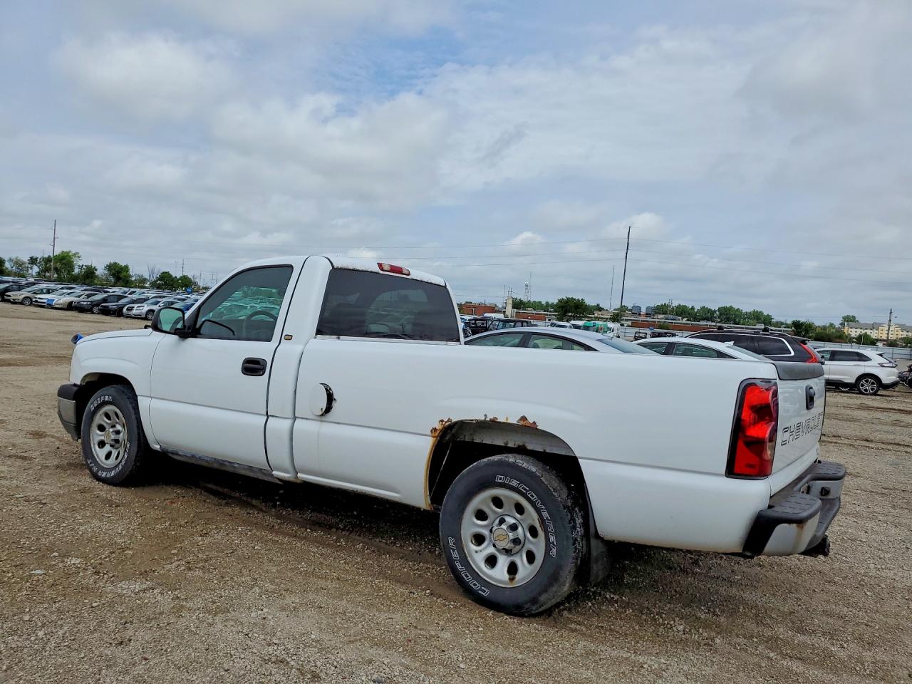 2005 Chevrolet Silverado C1500 White vin: 1GCEC14X95Z209587