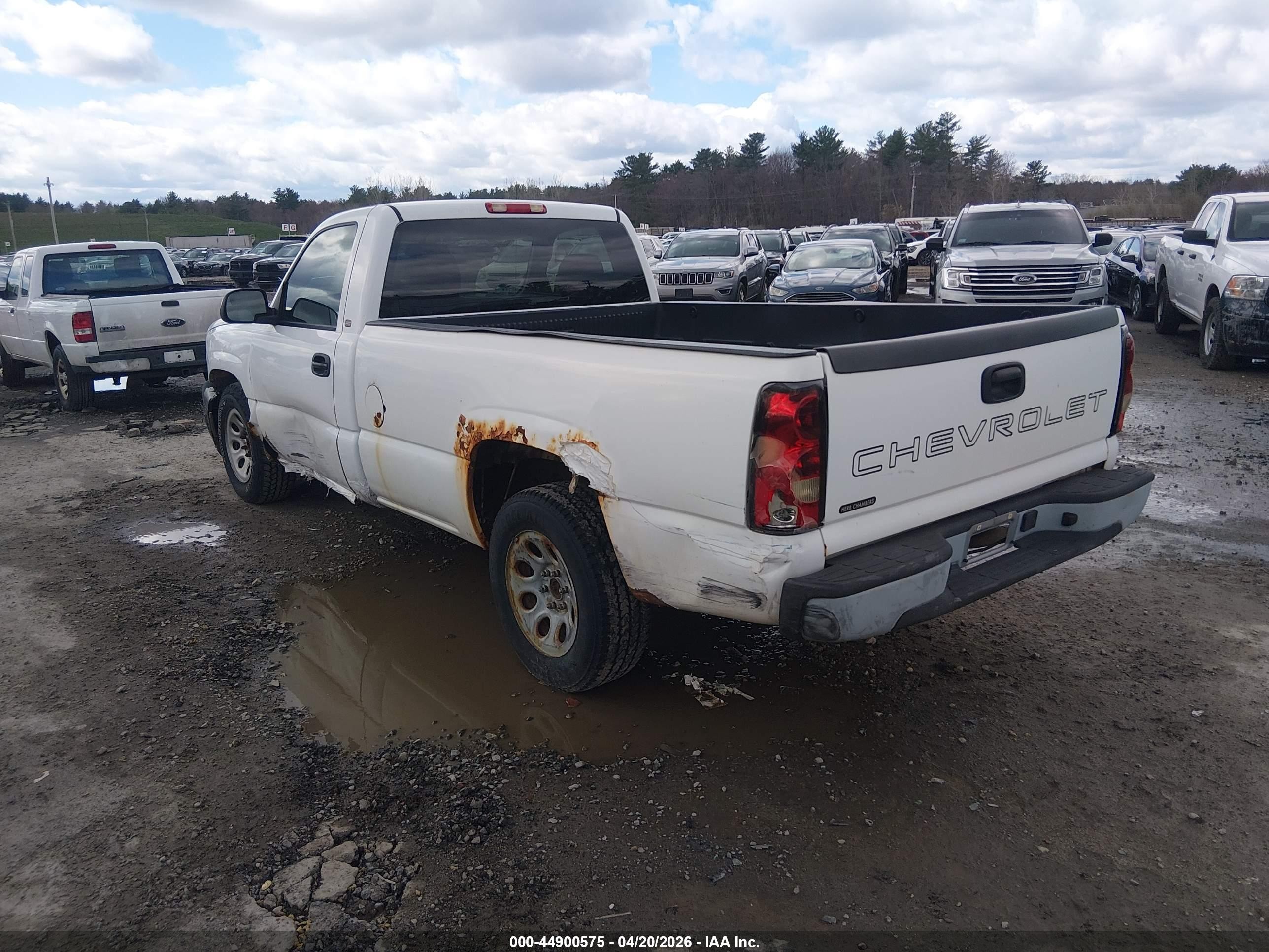 2005 Chevrolet Silverado 1500 Work Truck White vin: 1GCEC14X95Z317031