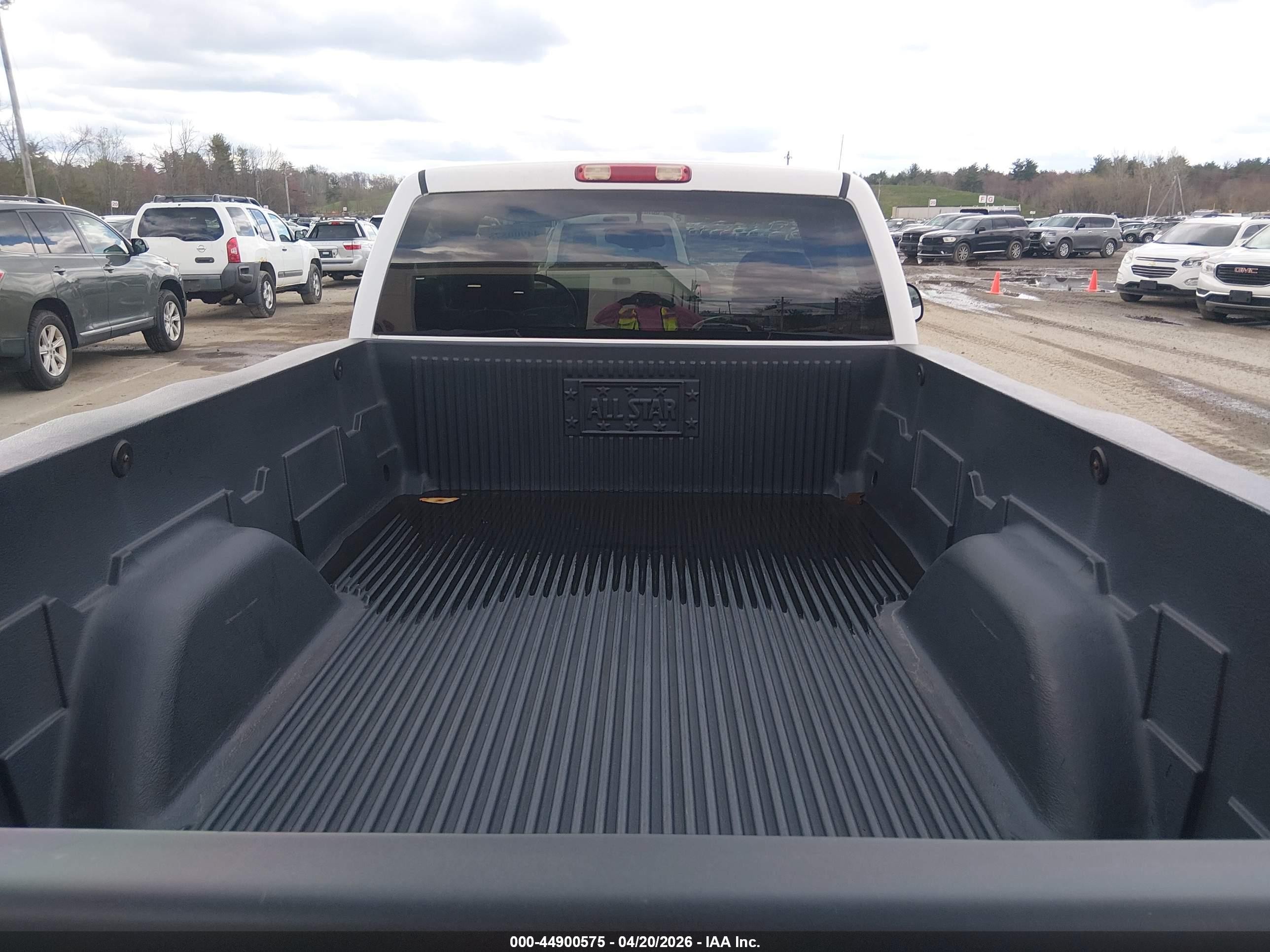 2005 Chevrolet Silverado 1500 Work Truck White vin: 1GCEC14X95Z317031