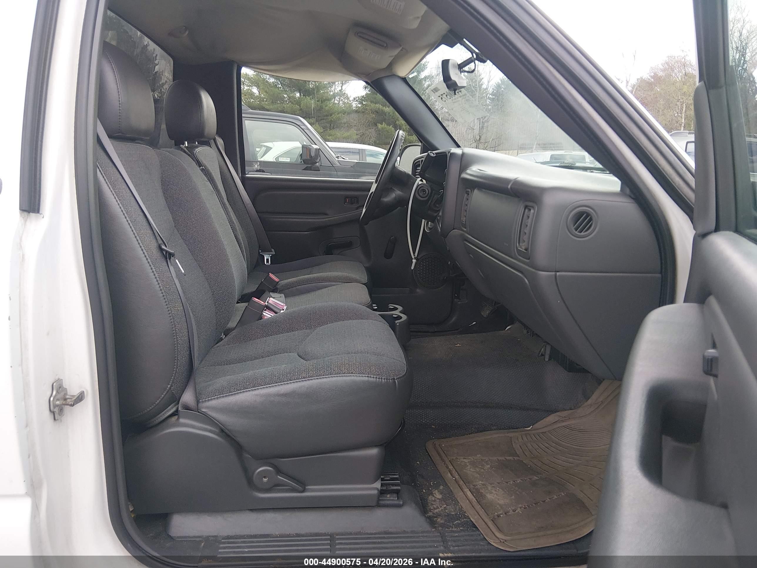 2005 Chevrolet Silverado 1500 Work Truck White vin: 1GCEC14X95Z317031