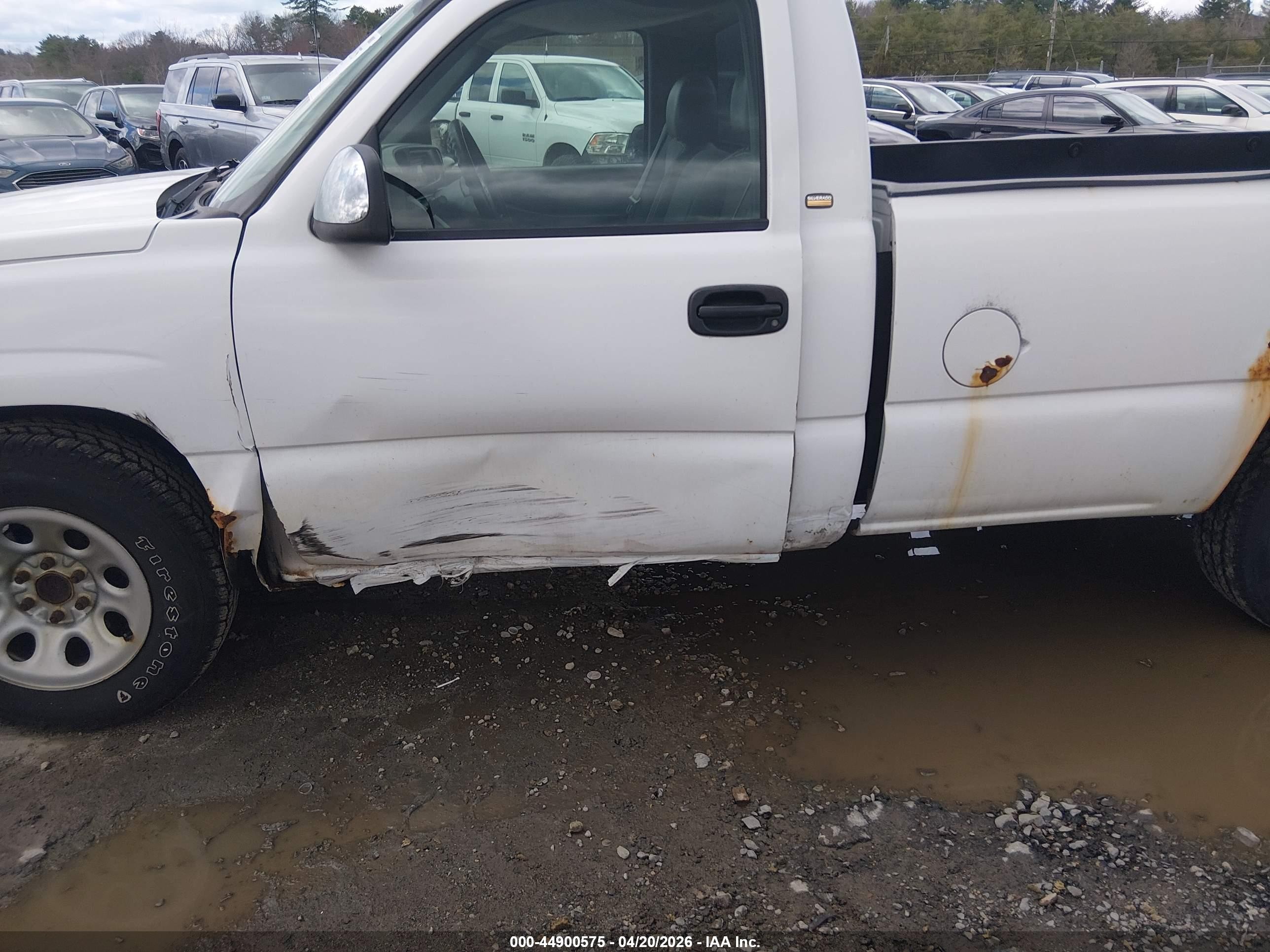 2005 Chevrolet Silverado 1500 Work Truck White vin: 1GCEC14X95Z317031