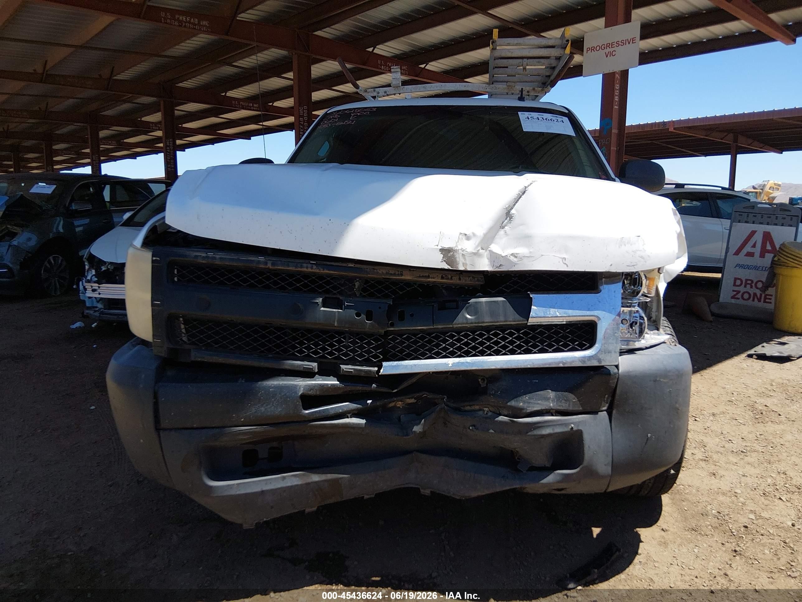 2009 Chevrolet Silverado 1500 Work Truck White vin: 1GCEC14X99Z180601