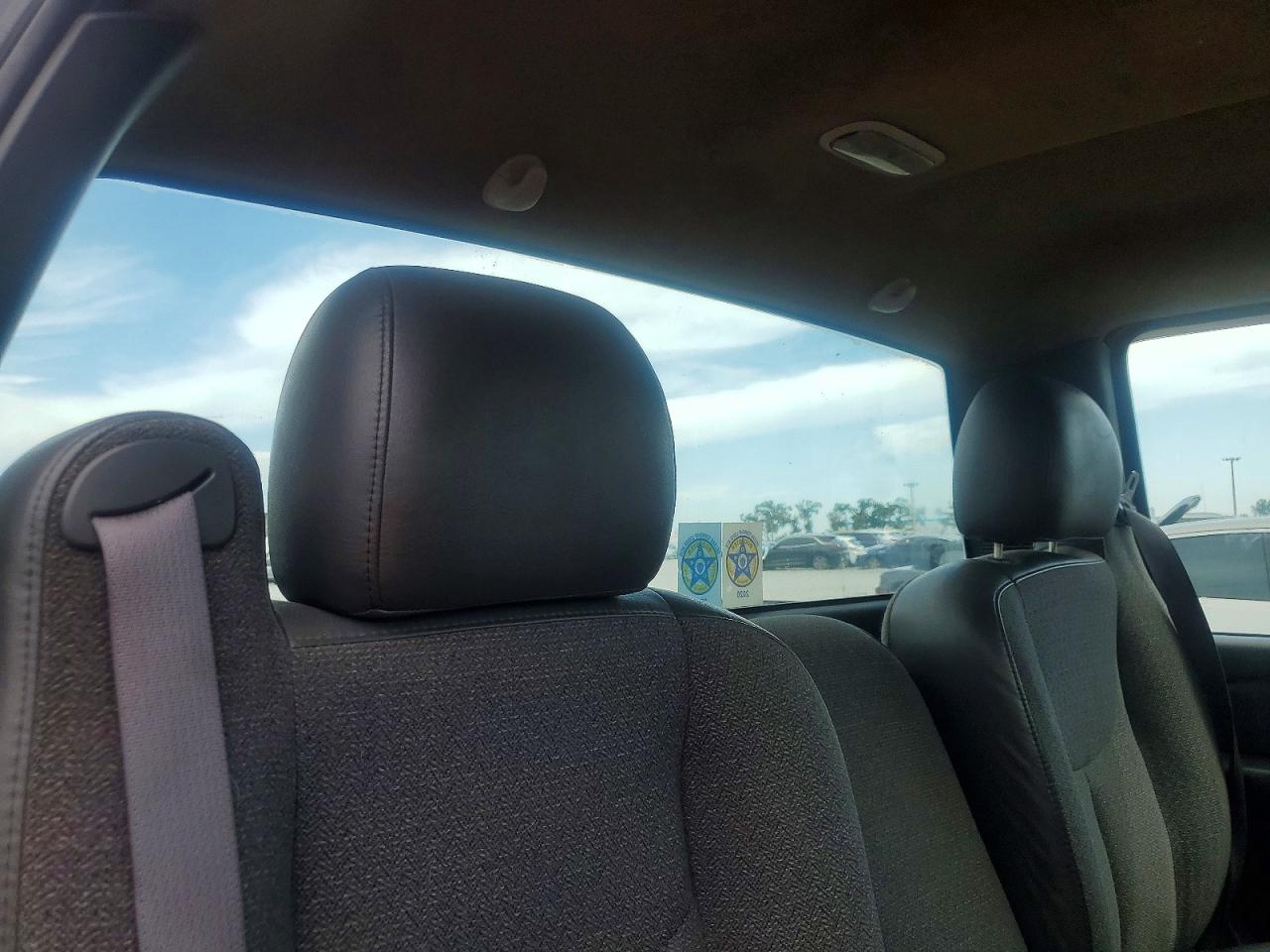 2005 Chevrolet Silverado C1500 White vin: 1GCEC14XX5Z204284