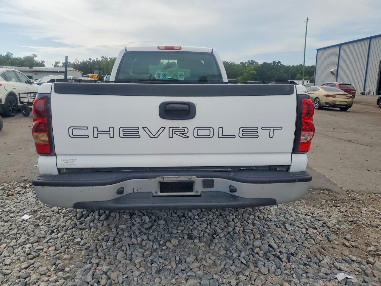 2005 Chevrolet Silverado C1500 White vin: 1GCEC14XX5Z204284