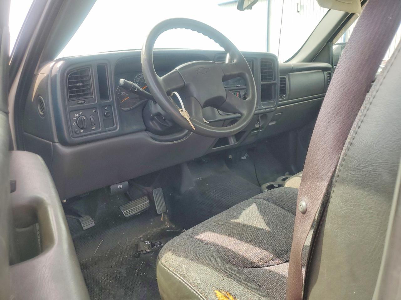 2005 Chevrolet Silverado C1500 White vin: 1GCEC14XX5Z204284