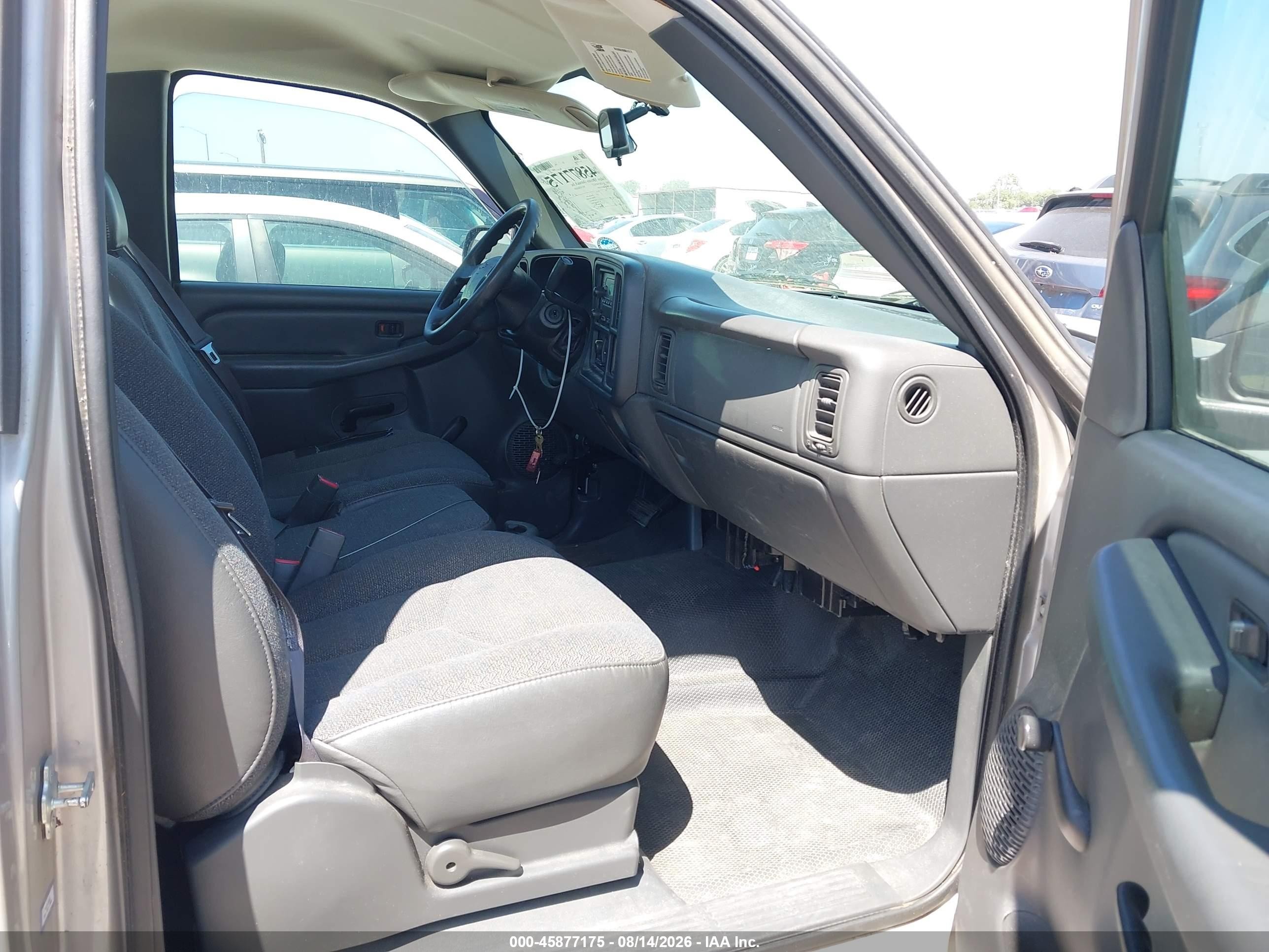 2005 Chevrolet Silverado 1500 Work Truck Серебряный vin: 1GCEC14XX5Z208397