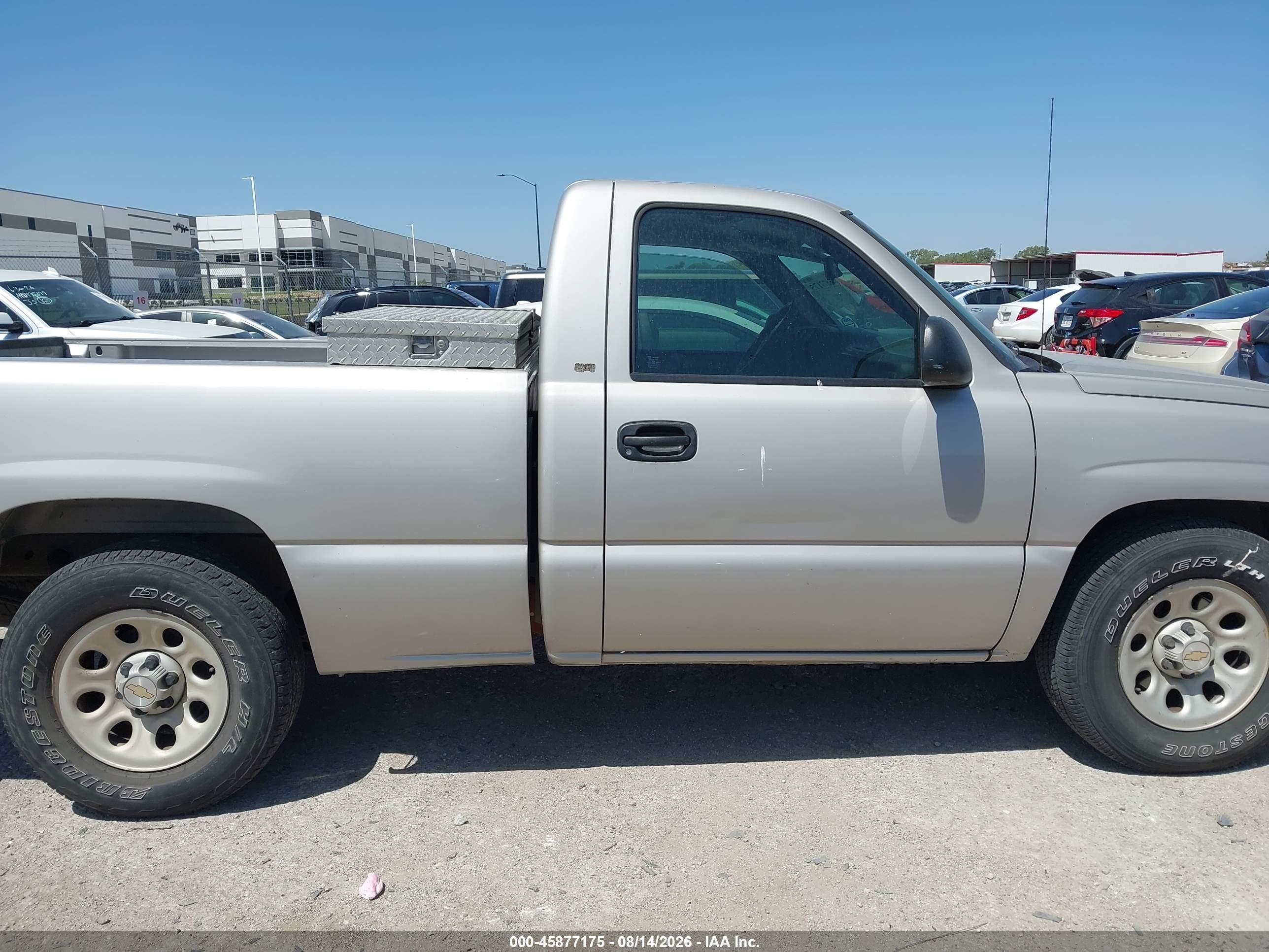 2005 Chevrolet Silverado 1500 Work Truck Серебряный vin: 1GCEC14XX5Z208397