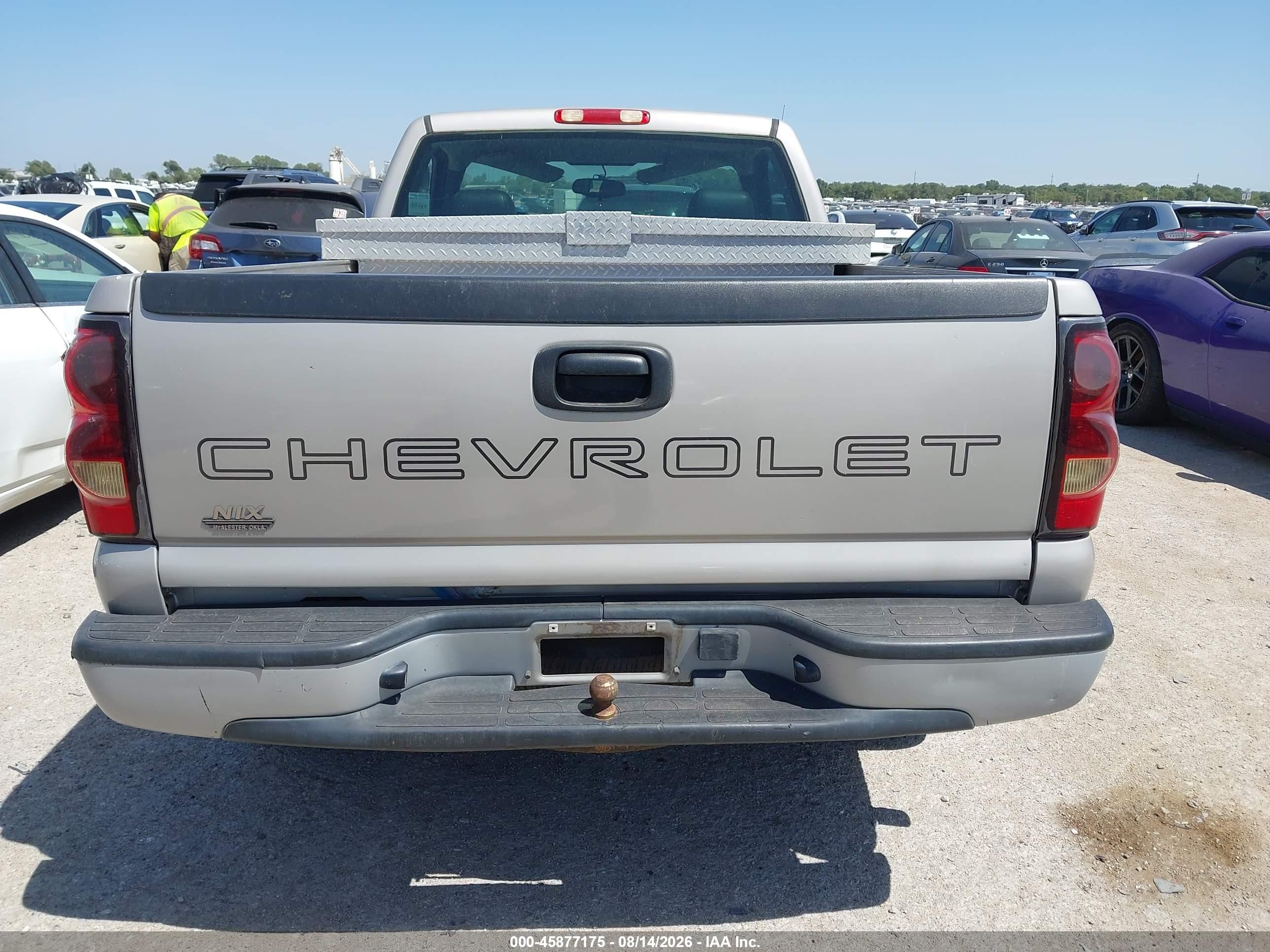 2005 Chevrolet Silverado 1500 Work Truck Серебряный vin: 1GCEC14XX5Z208397