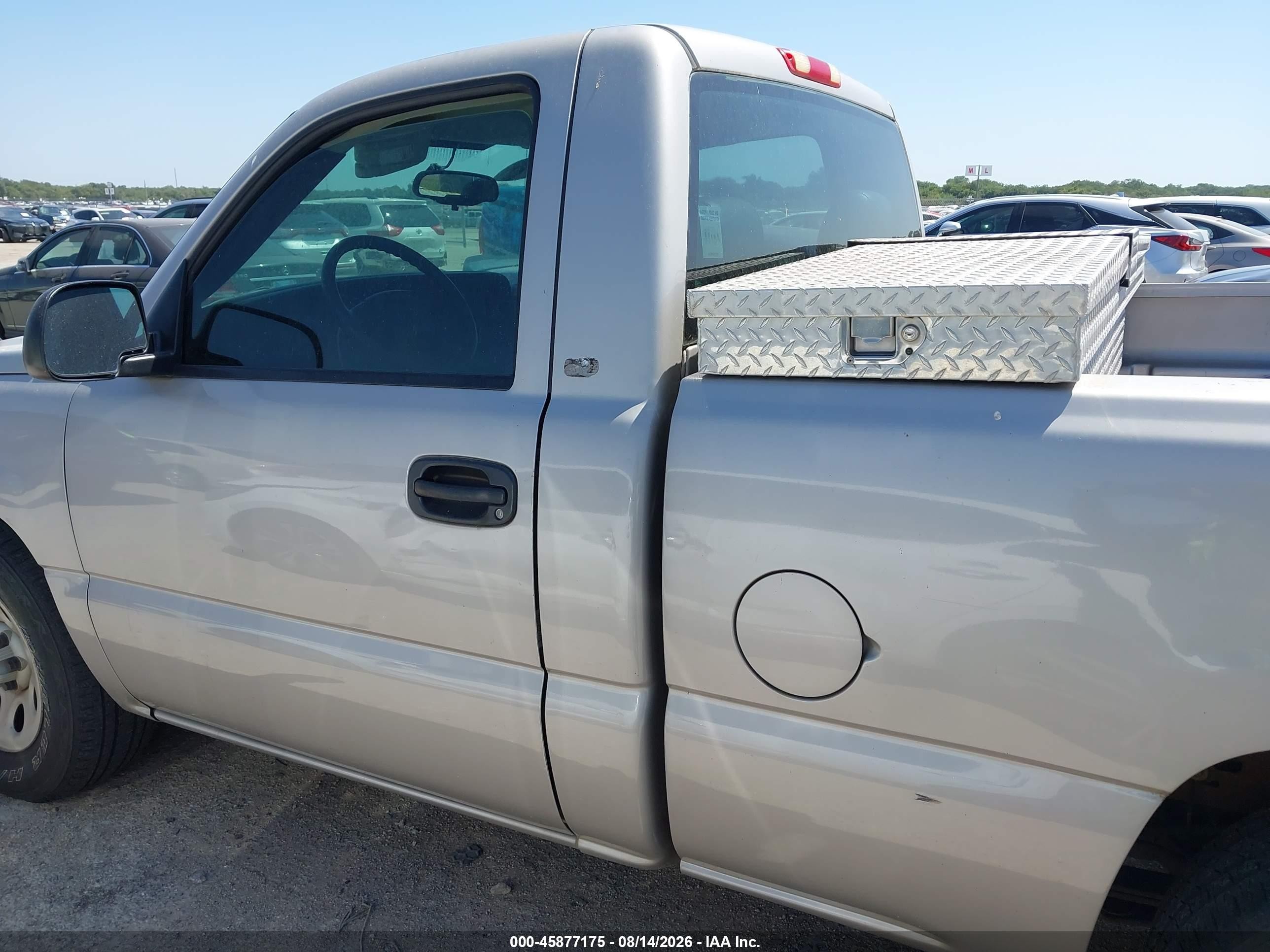 2005 Chevrolet Silverado 1500 Work Truck Серебряный vin: 1GCEC14XX5Z208397