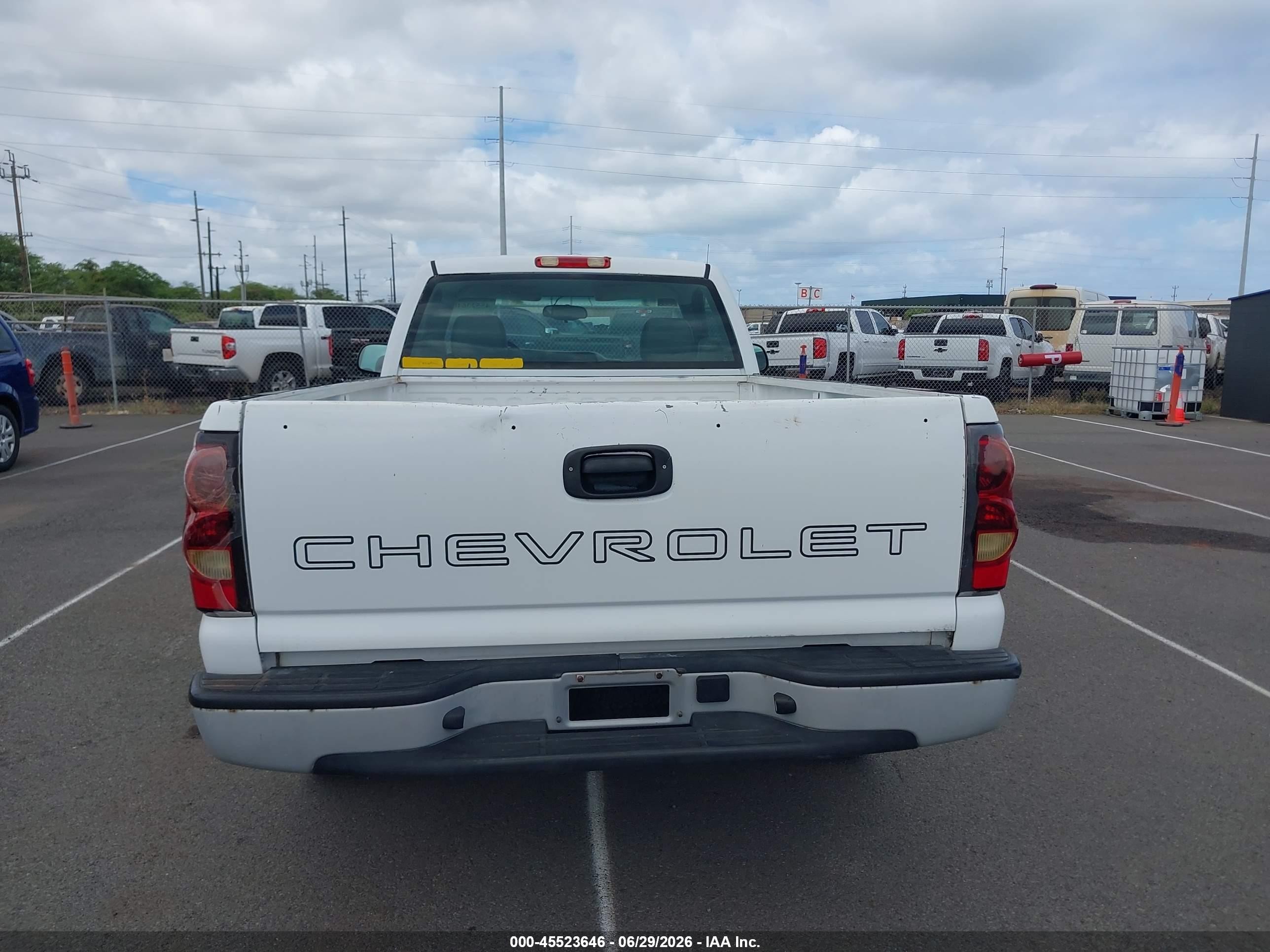 2006 Chevrolet Silverado 1500 Work Truck White vin: 1GCEC14Z06E195699