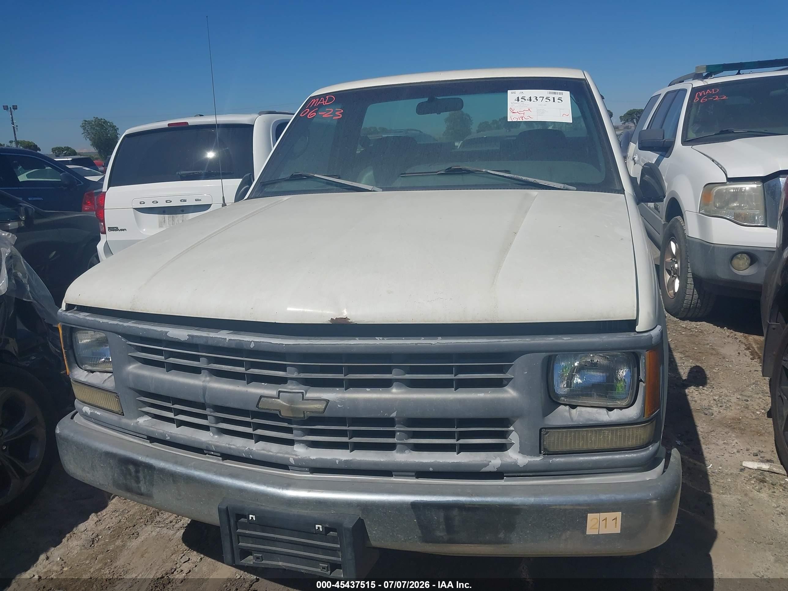 1995 Chevrolet Gmt-400 C1500 White vin: 1GCEC14Z2SZ249443