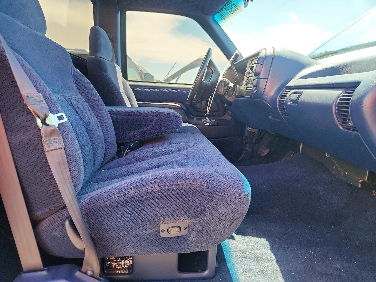 1995 Chevrolet Gmt-400 C1500 Blue vin: 1GCEC14Z4SZ104307