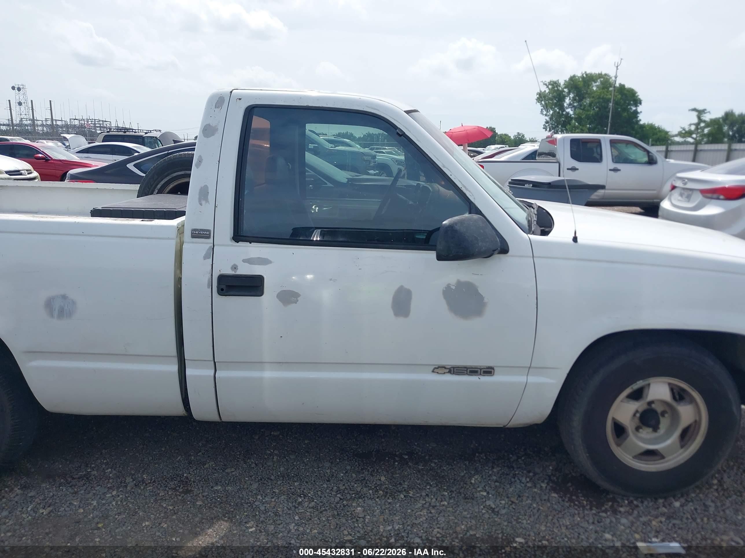 1995 Chevrolet Gmt-400 C1500 White vin: 1GCEC14Z7SZ259921