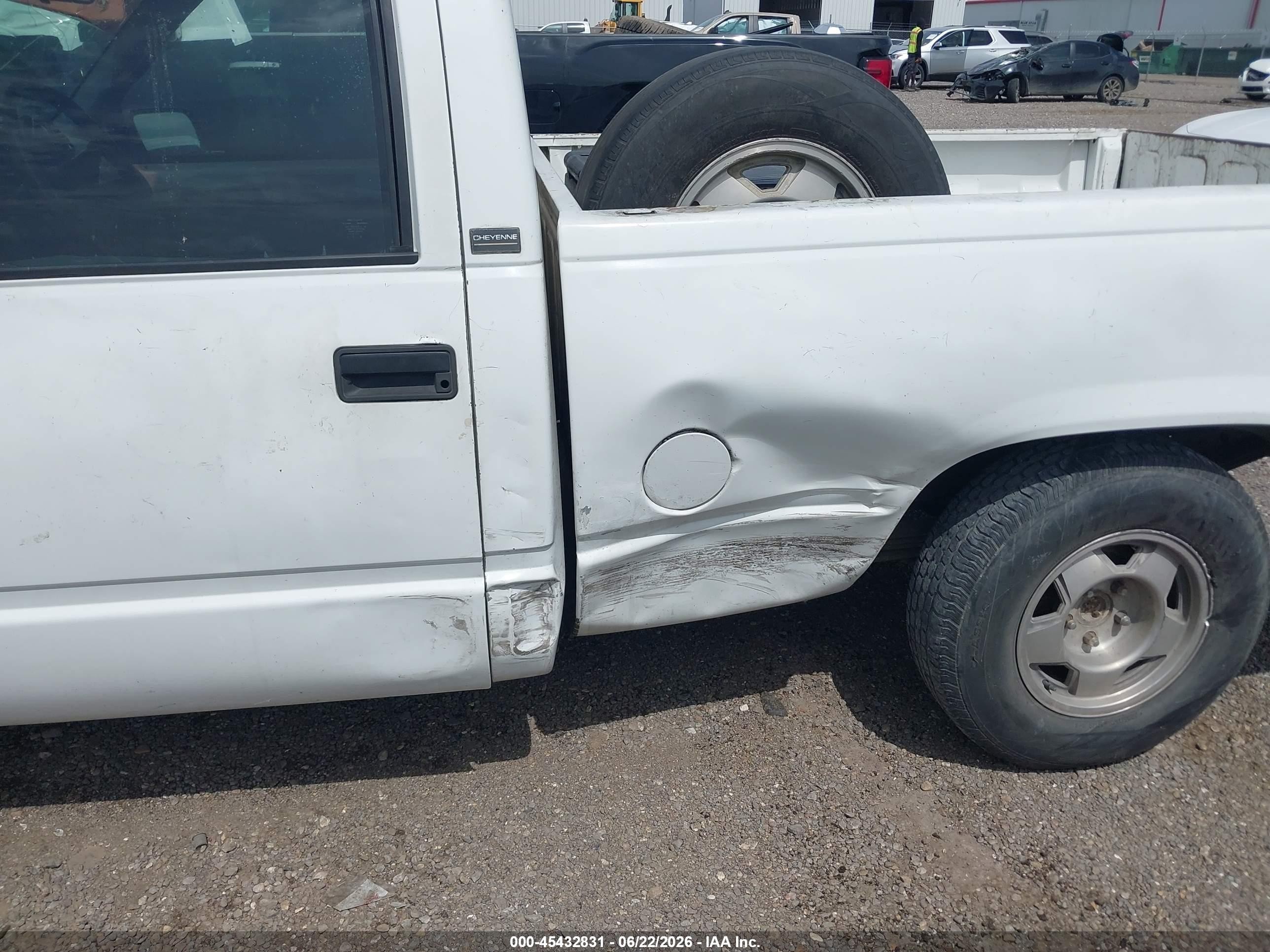 1995 Chevrolet Gmt-400 C1500 White vin: 1GCEC14Z7SZ259921