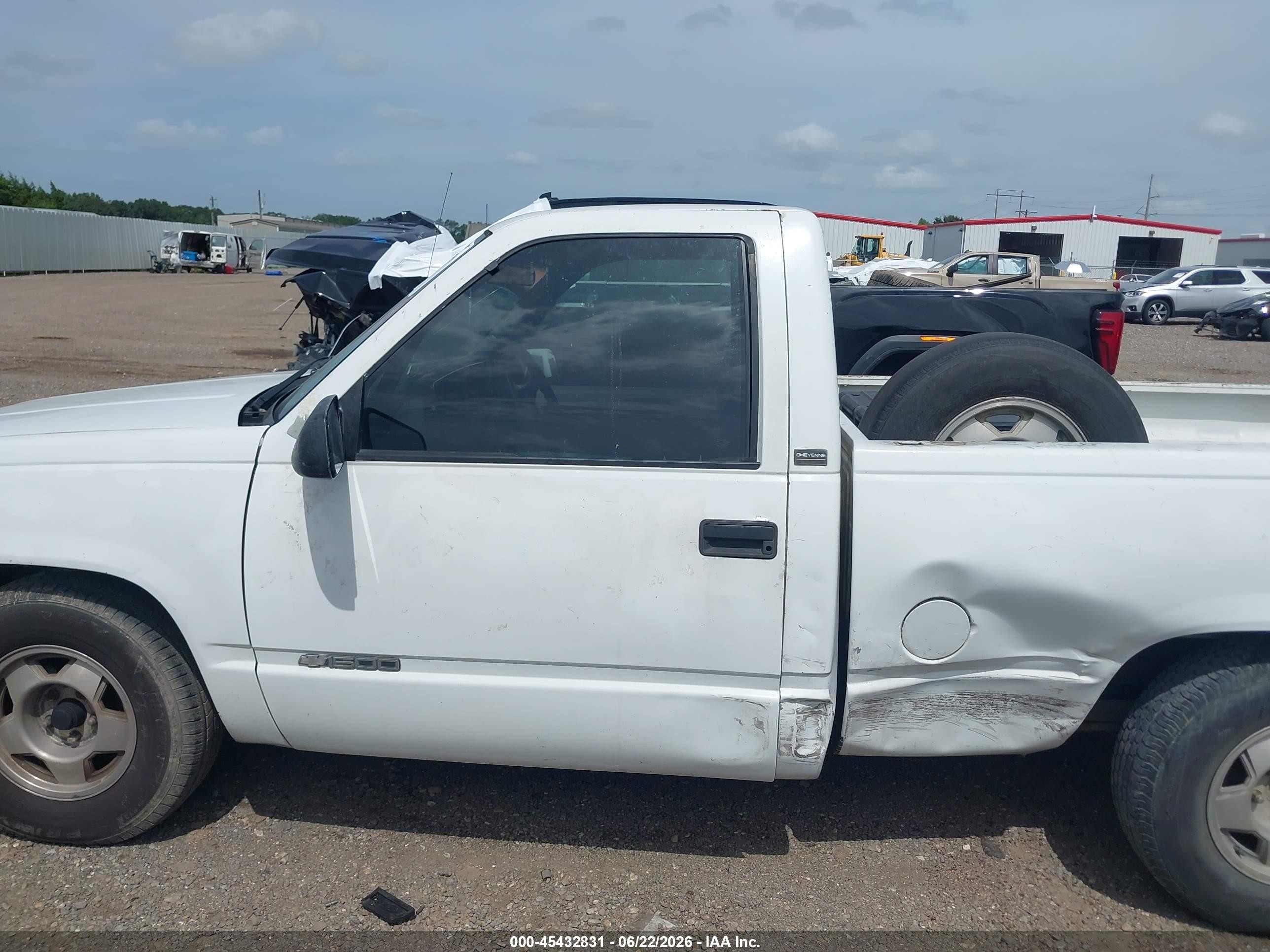 1995 Chevrolet Gmt-400 C1500 White vin: 1GCEC14Z7SZ259921