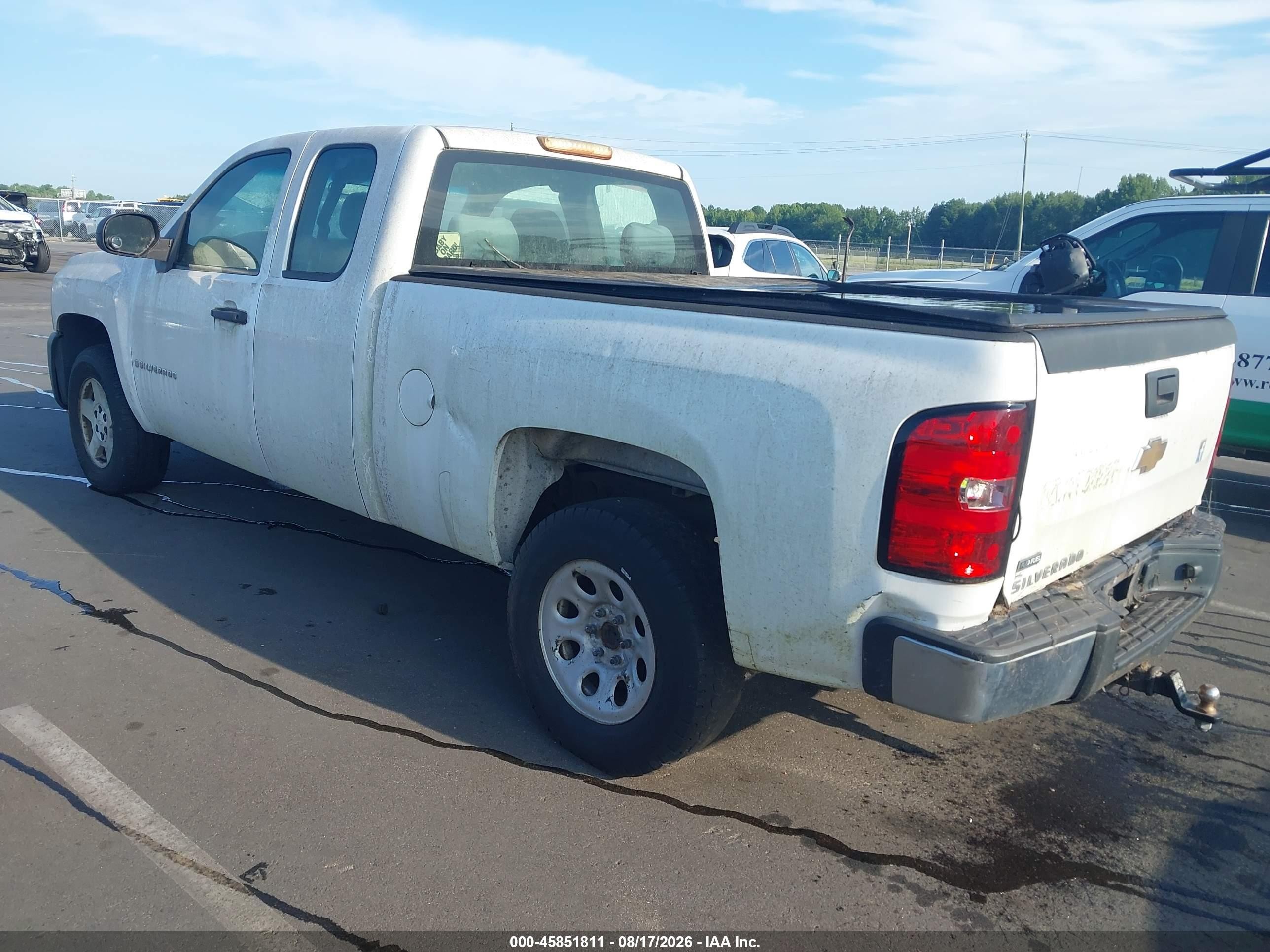 2008 Chevrolet Silverado 1500 Work Truck White vin: 1GCEC19018Z277592