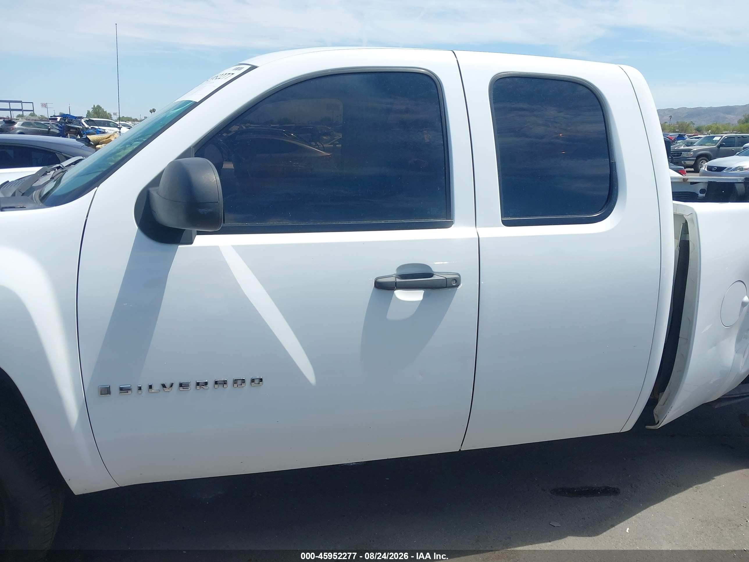 2008 Chevrolet Silverado 1500 Work Truck White vin: 1GCEC19C08Z237871
