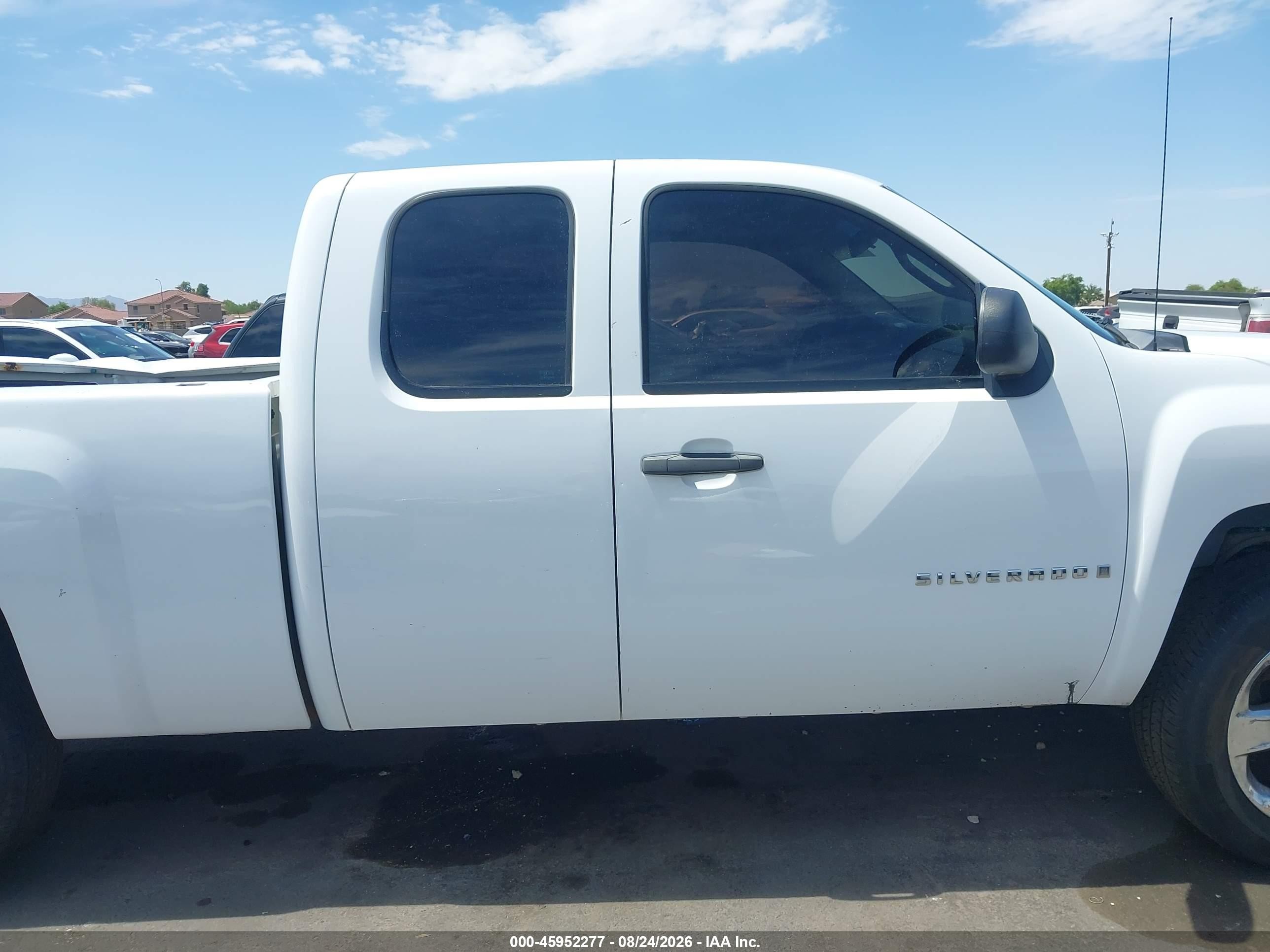 2008 Chevrolet Silverado 1500 Work Truck White vin: 1GCEC19C08Z237871