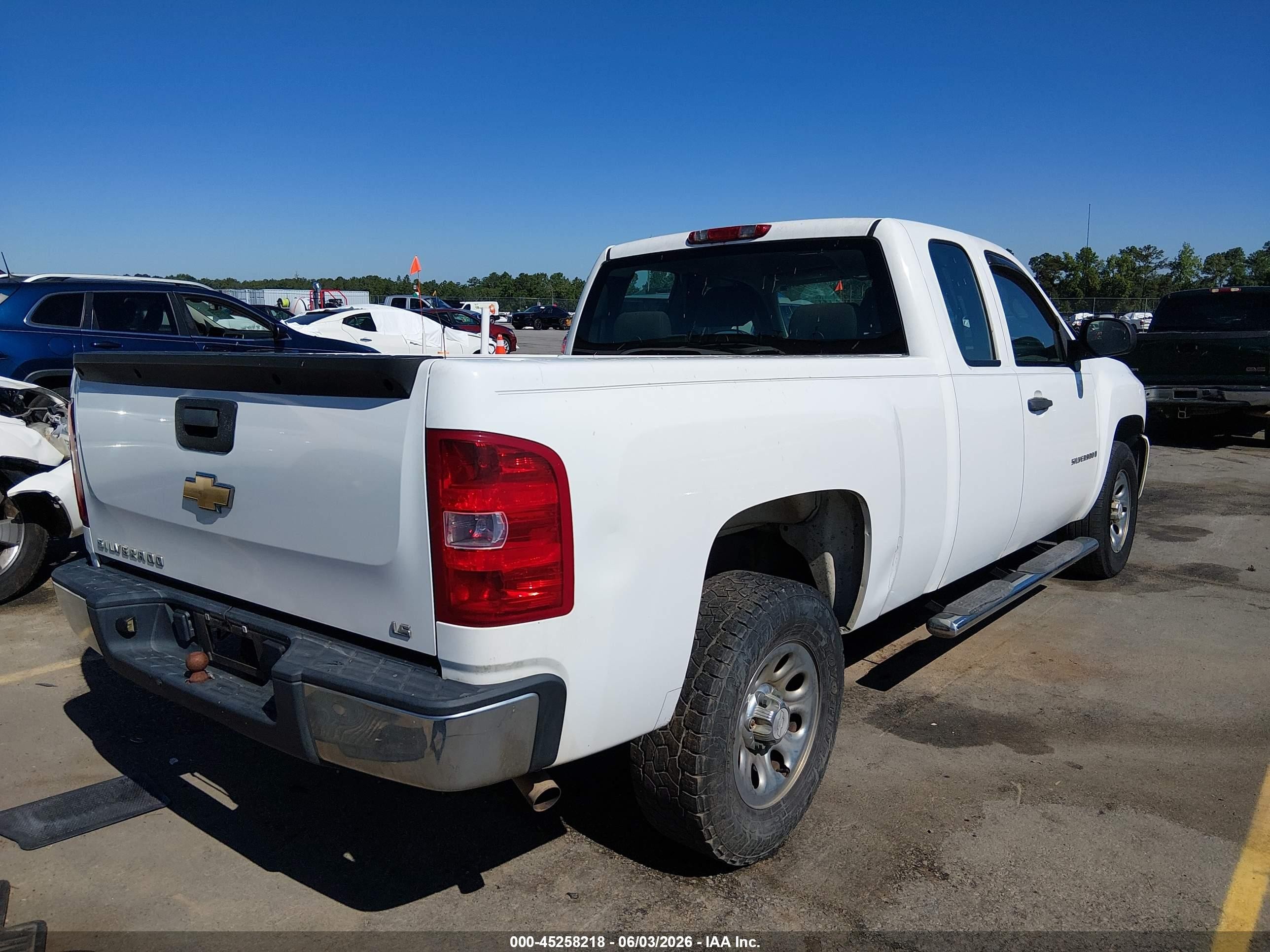 2007 Chevrolet Silverado 1500 Work Truck White vin: 1GCEC19C17Z548532