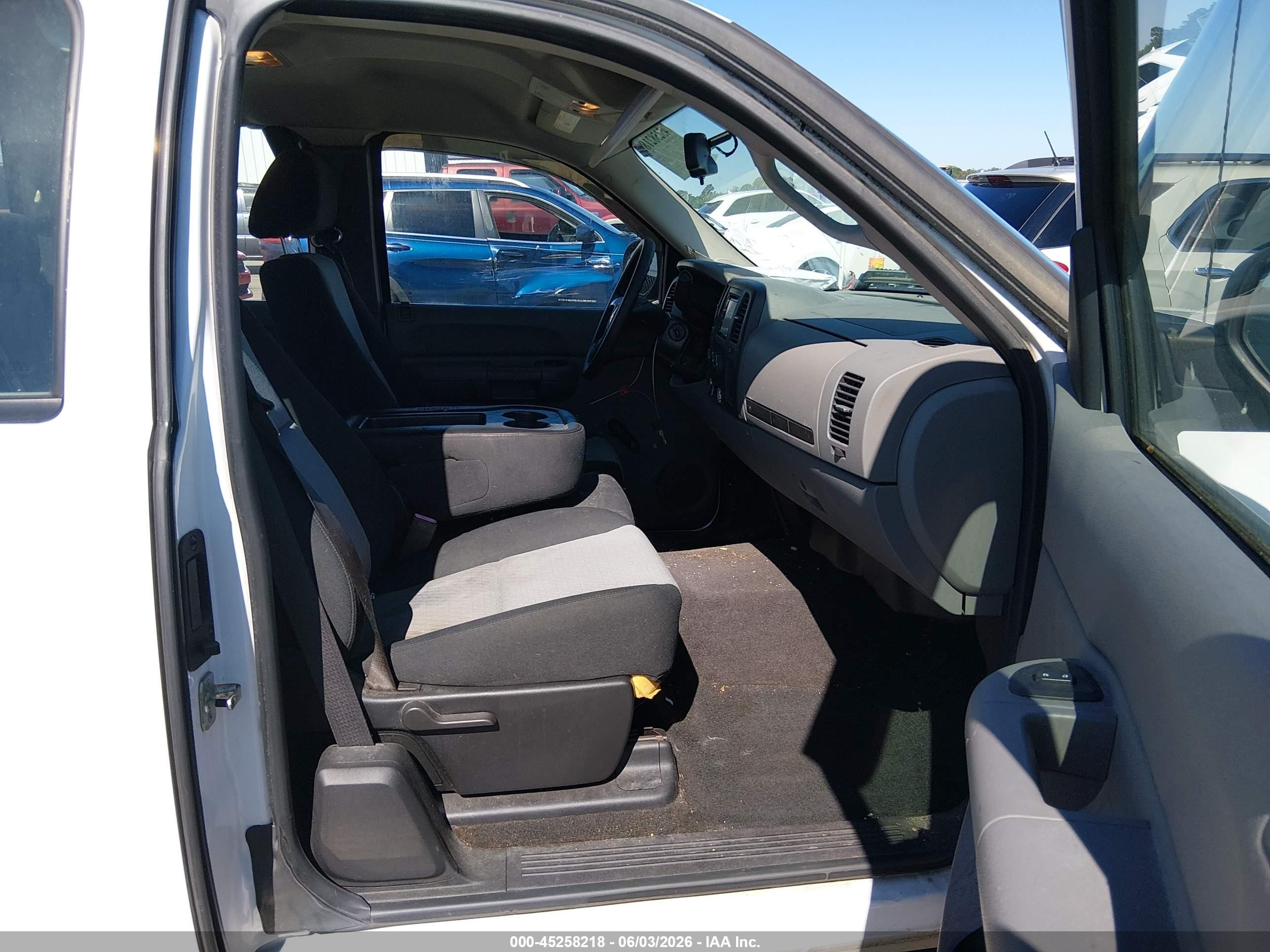 2007 Chevrolet Silverado 1500 Work Truck White vin: 1GCEC19C17Z548532