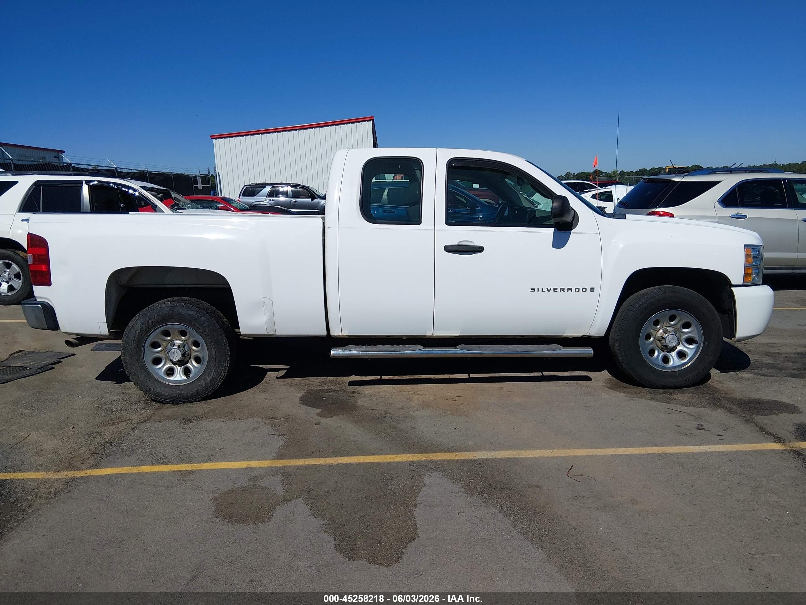 2007 Chevrolet Silverado 1500 Work Truck White vin: 1GCEC19C17Z548532