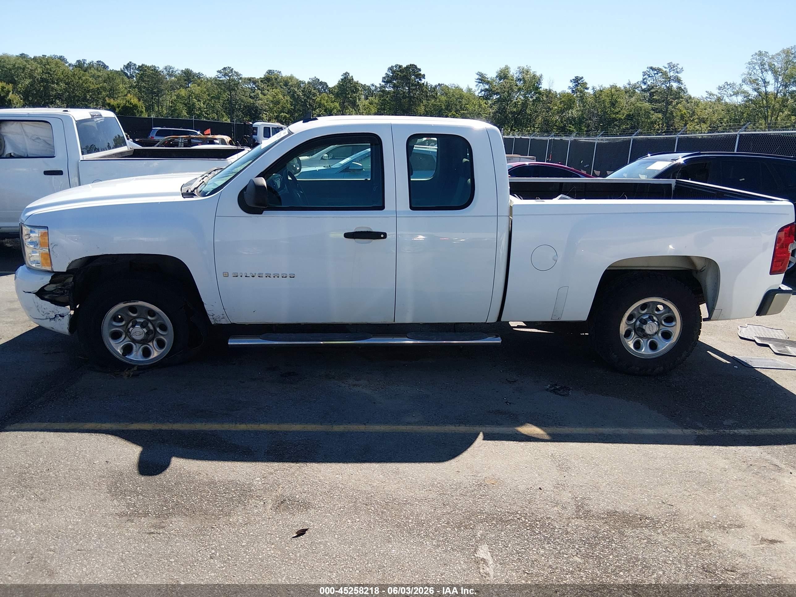2007 Chevrolet Silverado 1500 Work Truck White vin: 1GCEC19C17Z548532