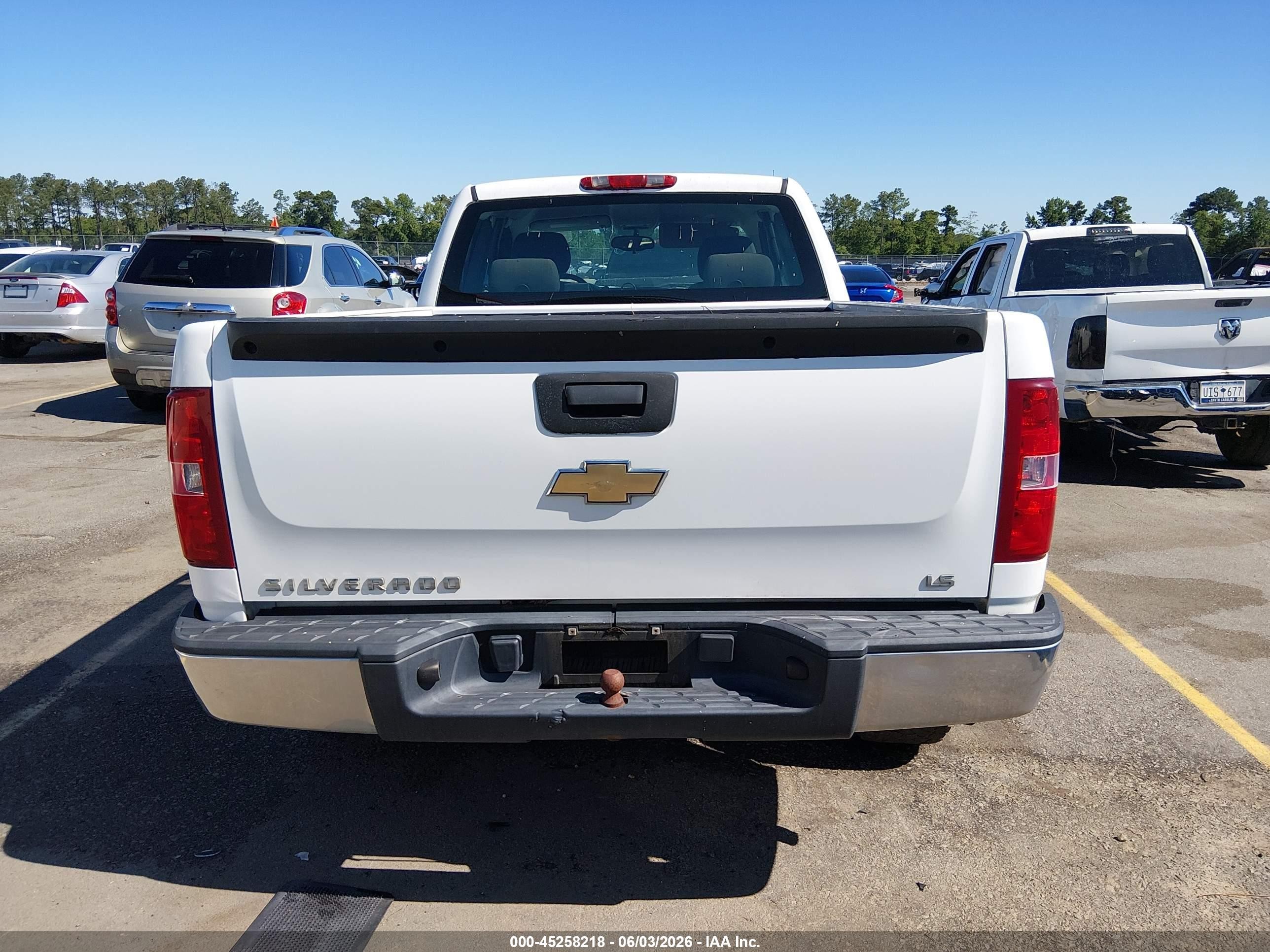 2007 Chevrolet Silverado 1500 Work Truck White vin: 1GCEC19C17Z548532