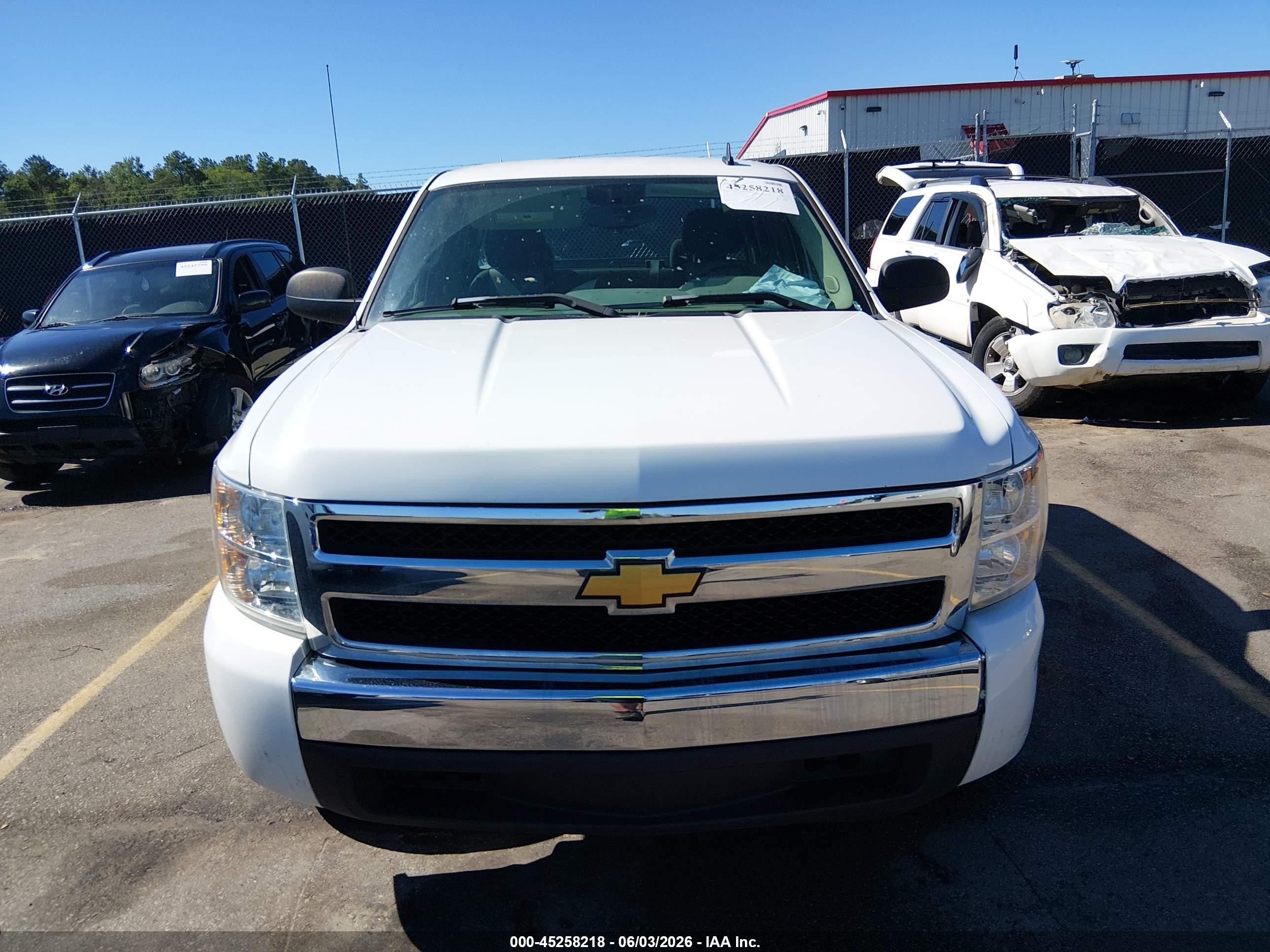 2007 Chevrolet Silverado 1500 Work Truck White vin: 1GCEC19C17Z548532