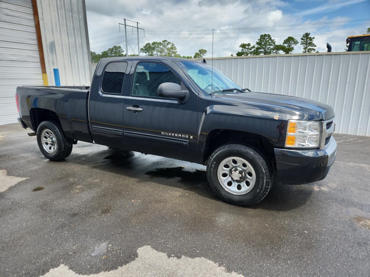2009 Chevrolet Silverado C1500 Charcoal vin: 1GCEC19C79Z182529 Damage: Right Front Fender, Dent(S) W/ Paint Dmg, 4 To 5 Inches