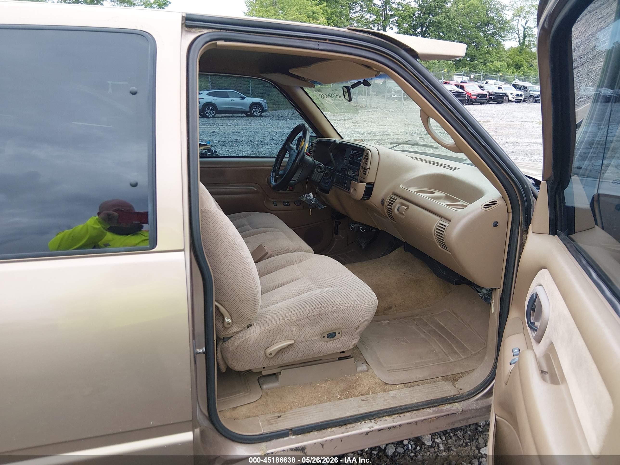 1995 Chevrolet Gmt-400 C1500 Tan vin: 1GCEC19K5SE196627