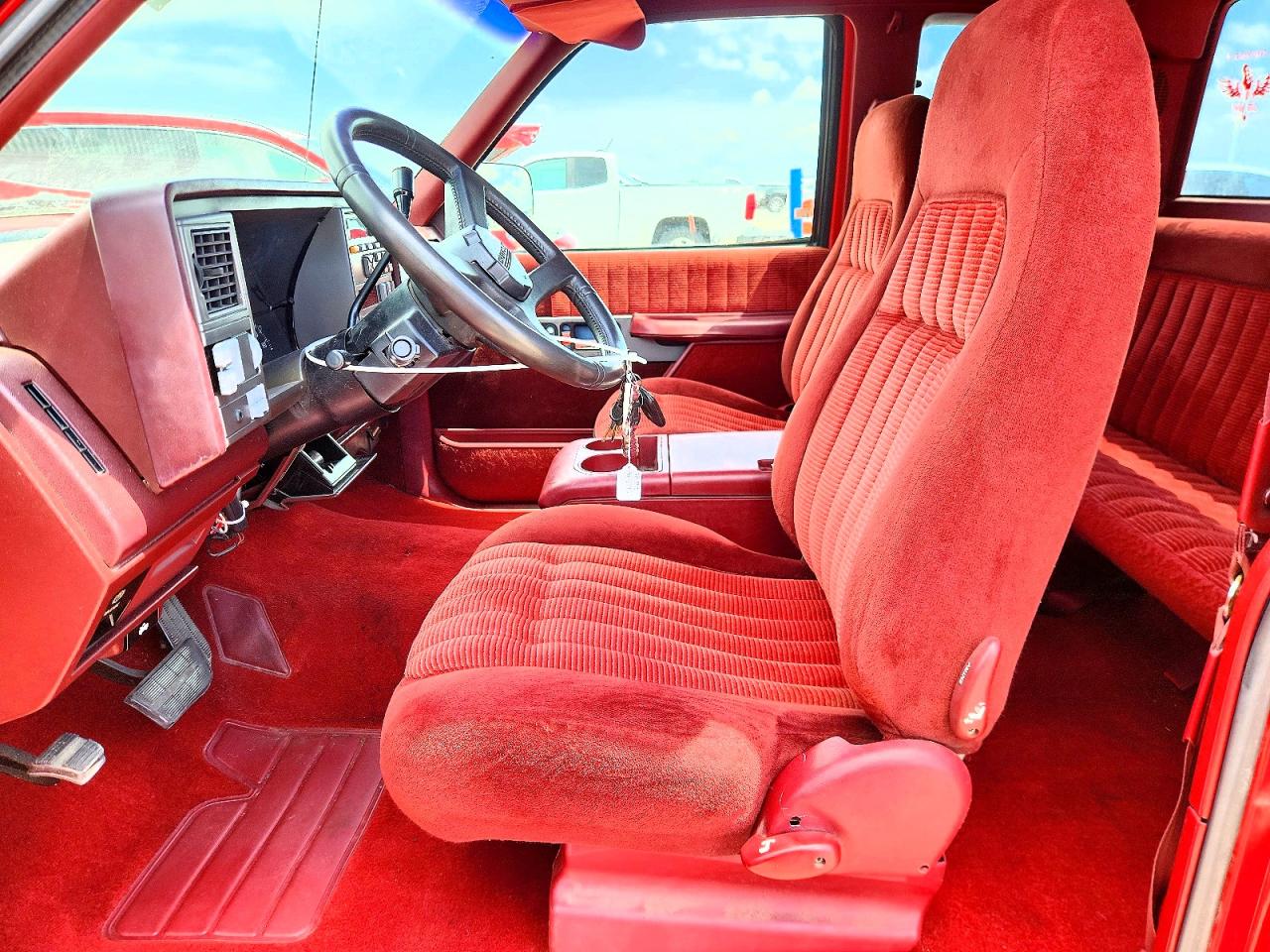 1994 Chevrolet Gmt-400 C1500 Red vin: 1GCEC19K9RE120578