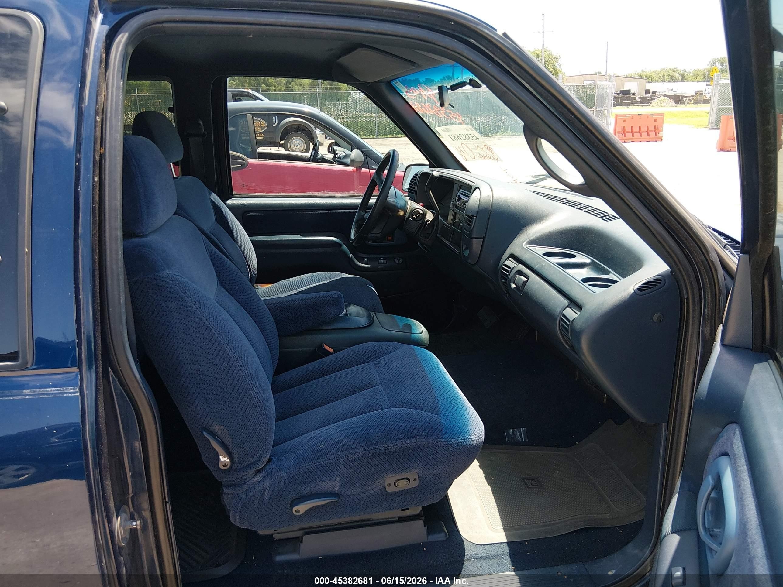 1996 Chevrolet Gmt-400 C1500 Blue vin: 1GCEC19M8TE242809