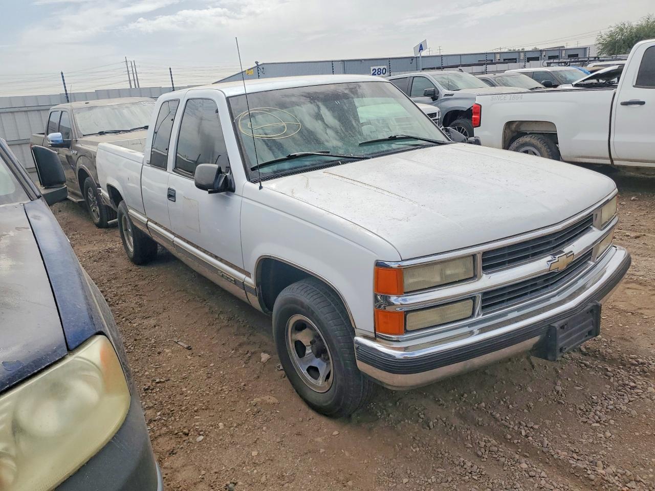 1997 Chevrolet Gmt-400 C1500 Белый vin: 1GCEC19M8VE107266