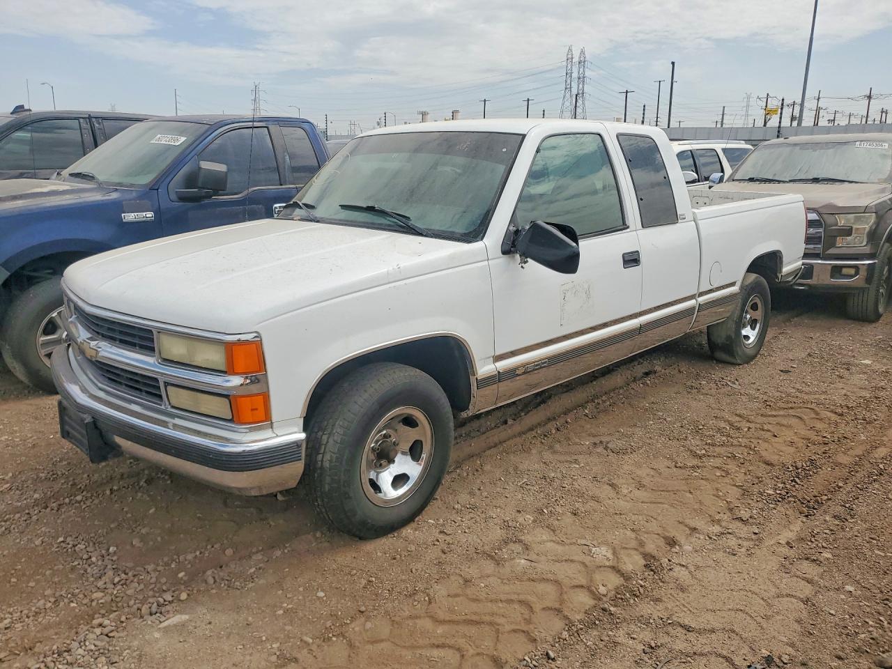 1997 Chevrolet Gmt-400 C1500 White vin: 1GCEC19M8VE107266