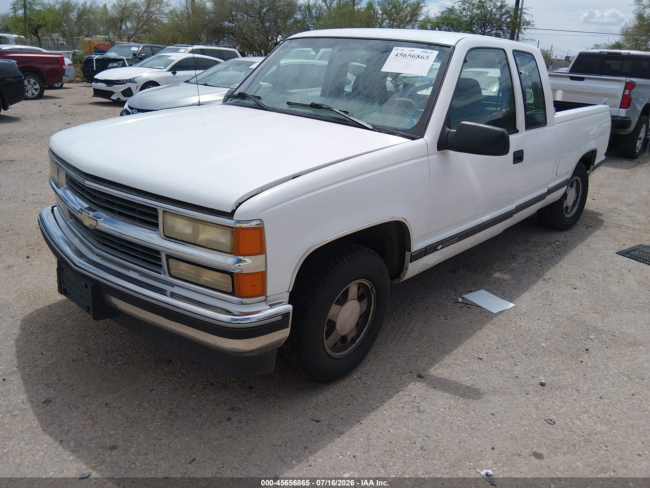 1997 Chevrolet C1500 Fleetside White vin: 1GCEC19R0VE126731