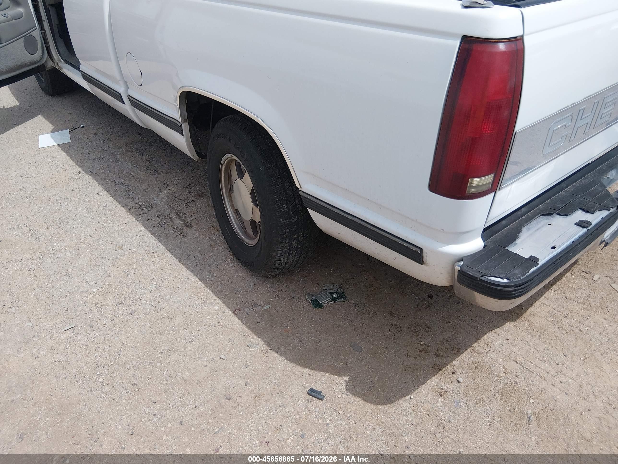 1997 Chevrolet C1500 Fleetside White vin: 1GCEC19R0VE126731