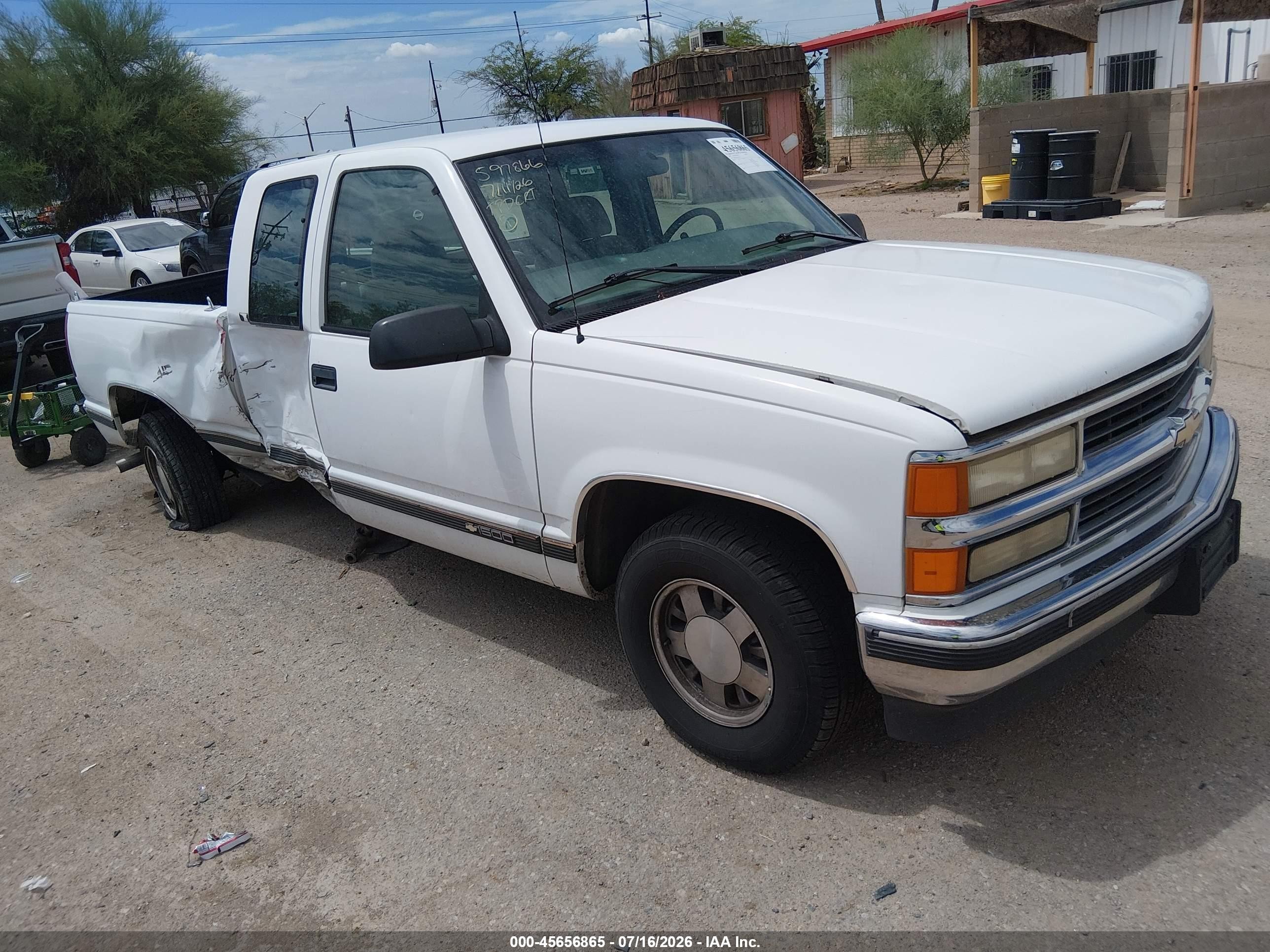 1997 Chevrolet C1500 Fleetside White vin: 1GCEC19R0VE126731