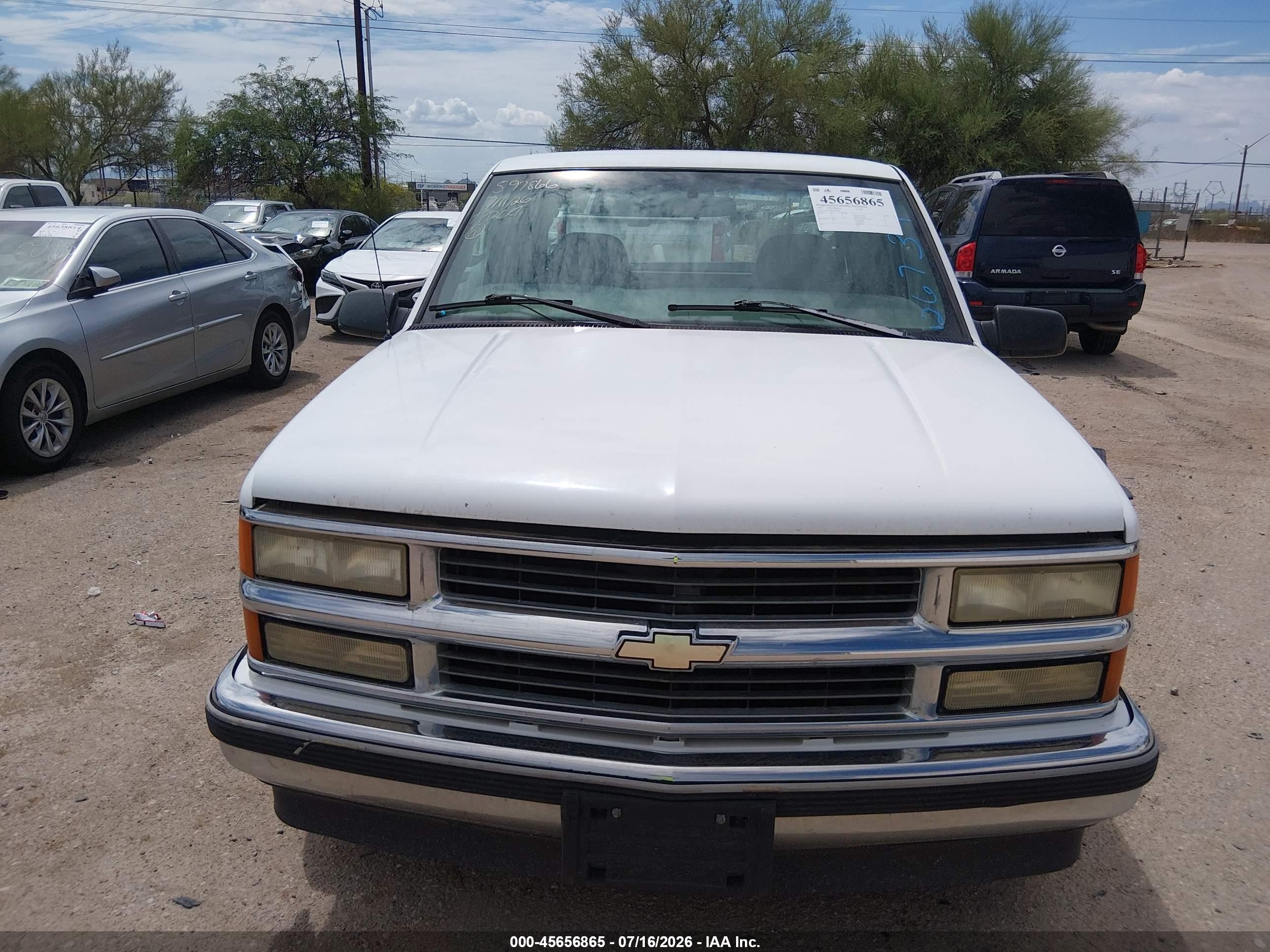 1997 Chevrolet C1500 Fleetside White vin: 1GCEC19R0VE126731