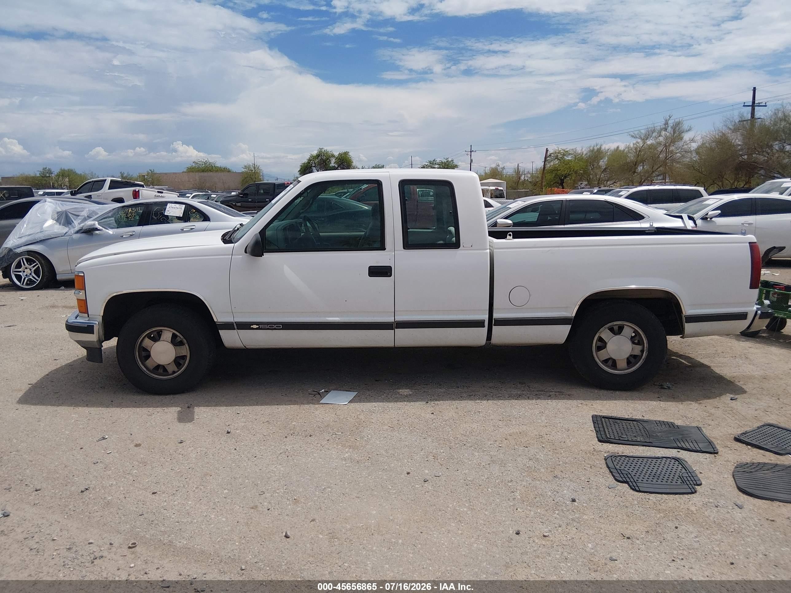 1997 Chevrolet C1500 Fleetside White vin: 1GCEC19R0VE126731