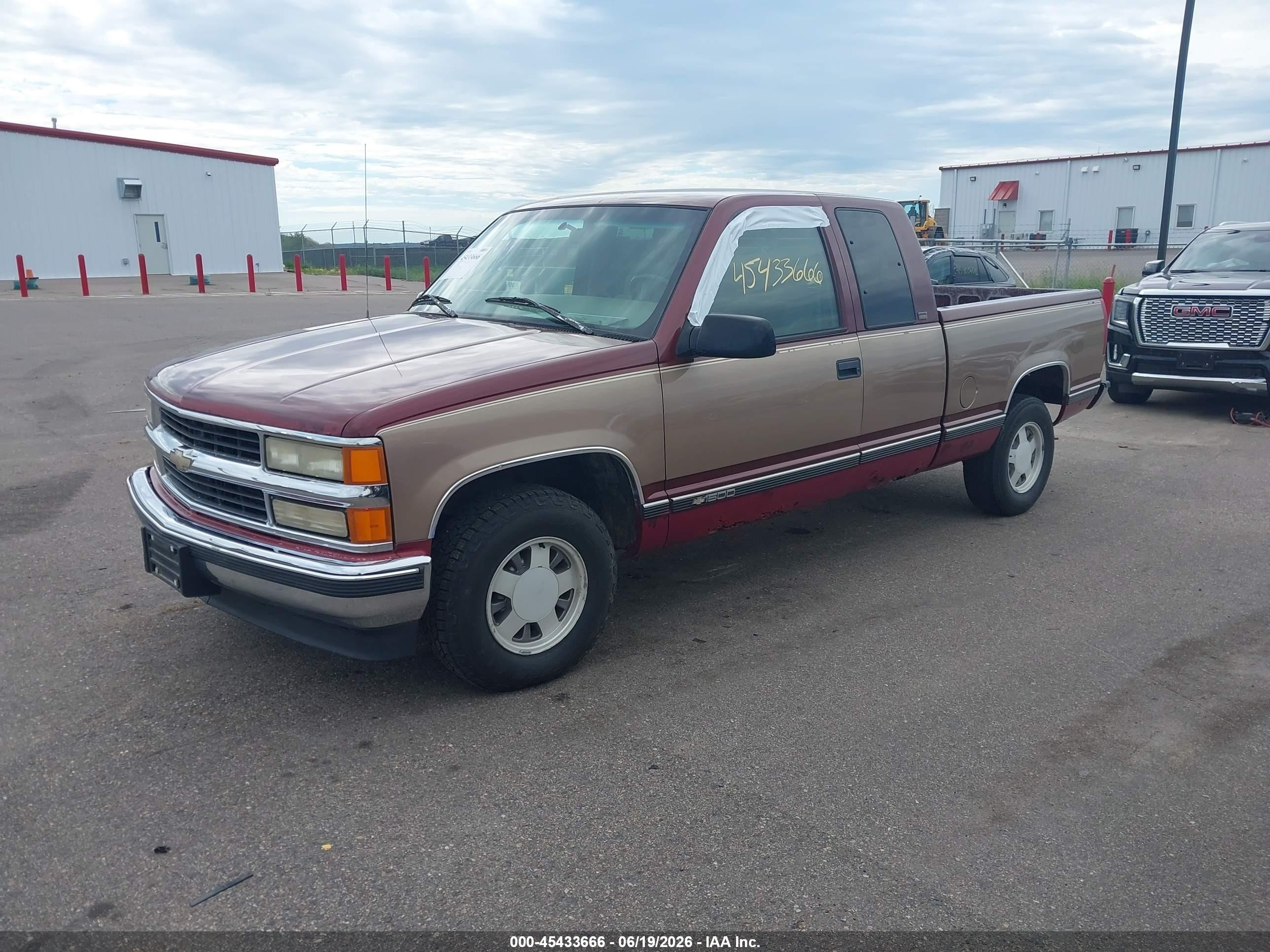 1997 Chevrolet Silverado Pick-up C1500 Red vin: 1GCEC19R3BE155298