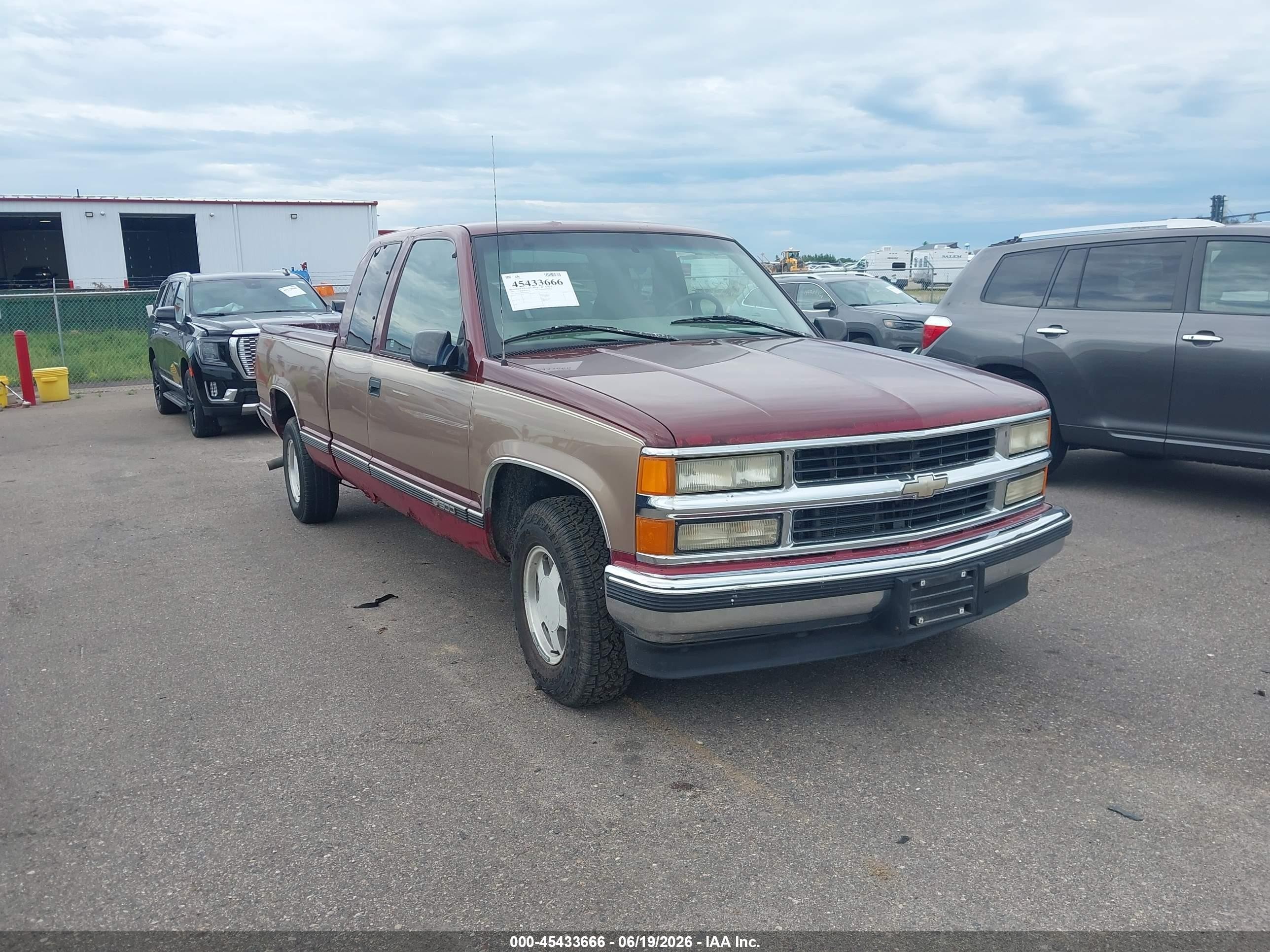 1997 Chevrolet Silverado Pick-up C1500 Red vin: 1GCEC19R3BE155298